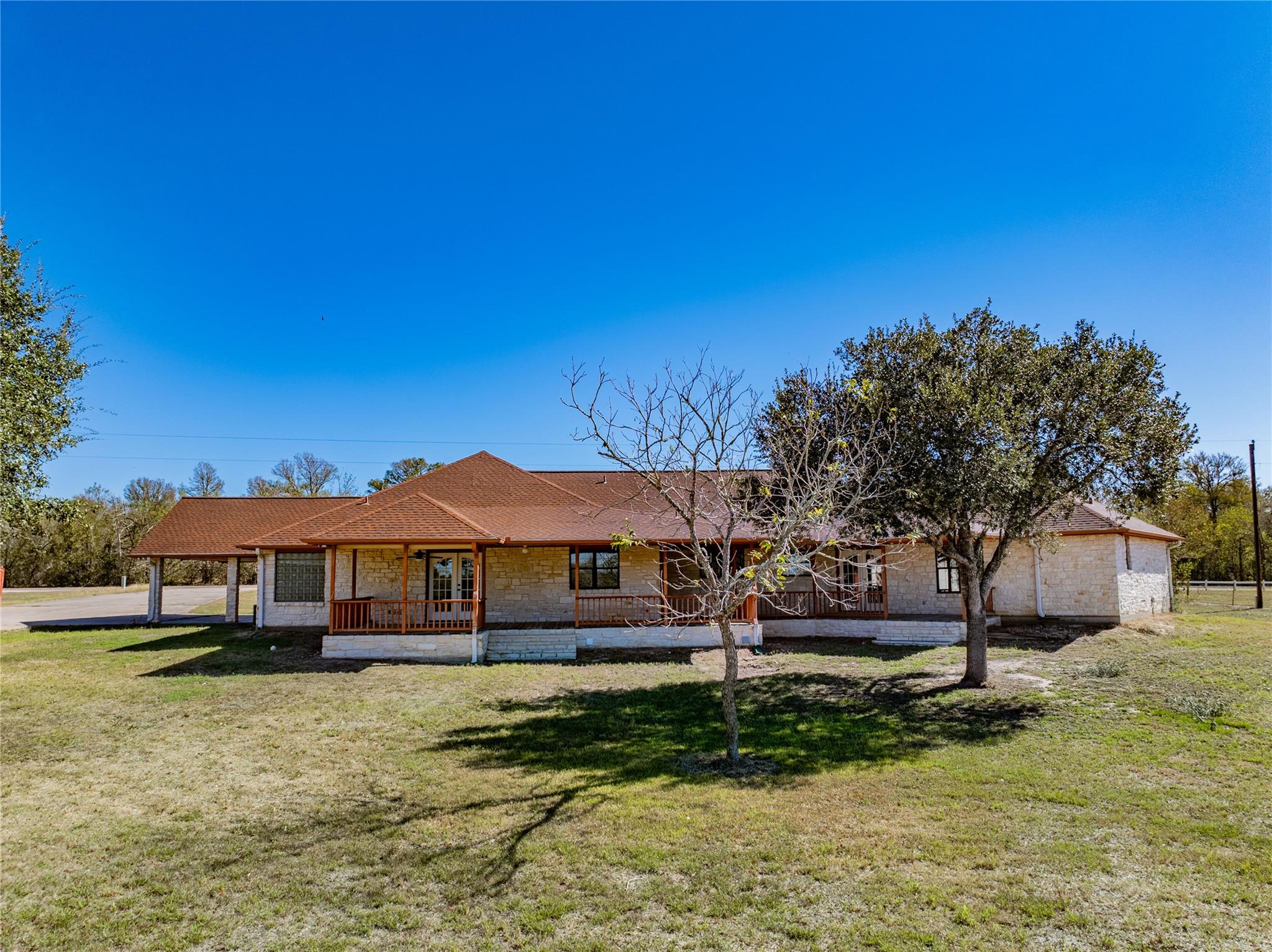 407 North Raymond Rd, La Grange, TX 78945