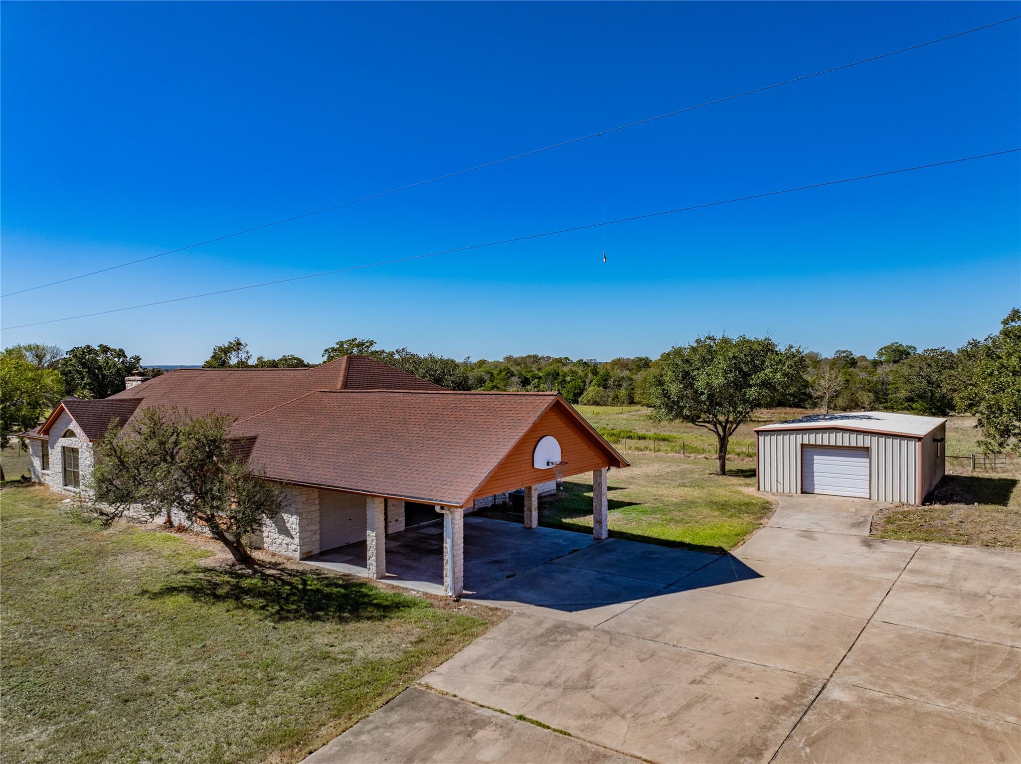 407 North Raymond Rd, La Grange, TX 78945