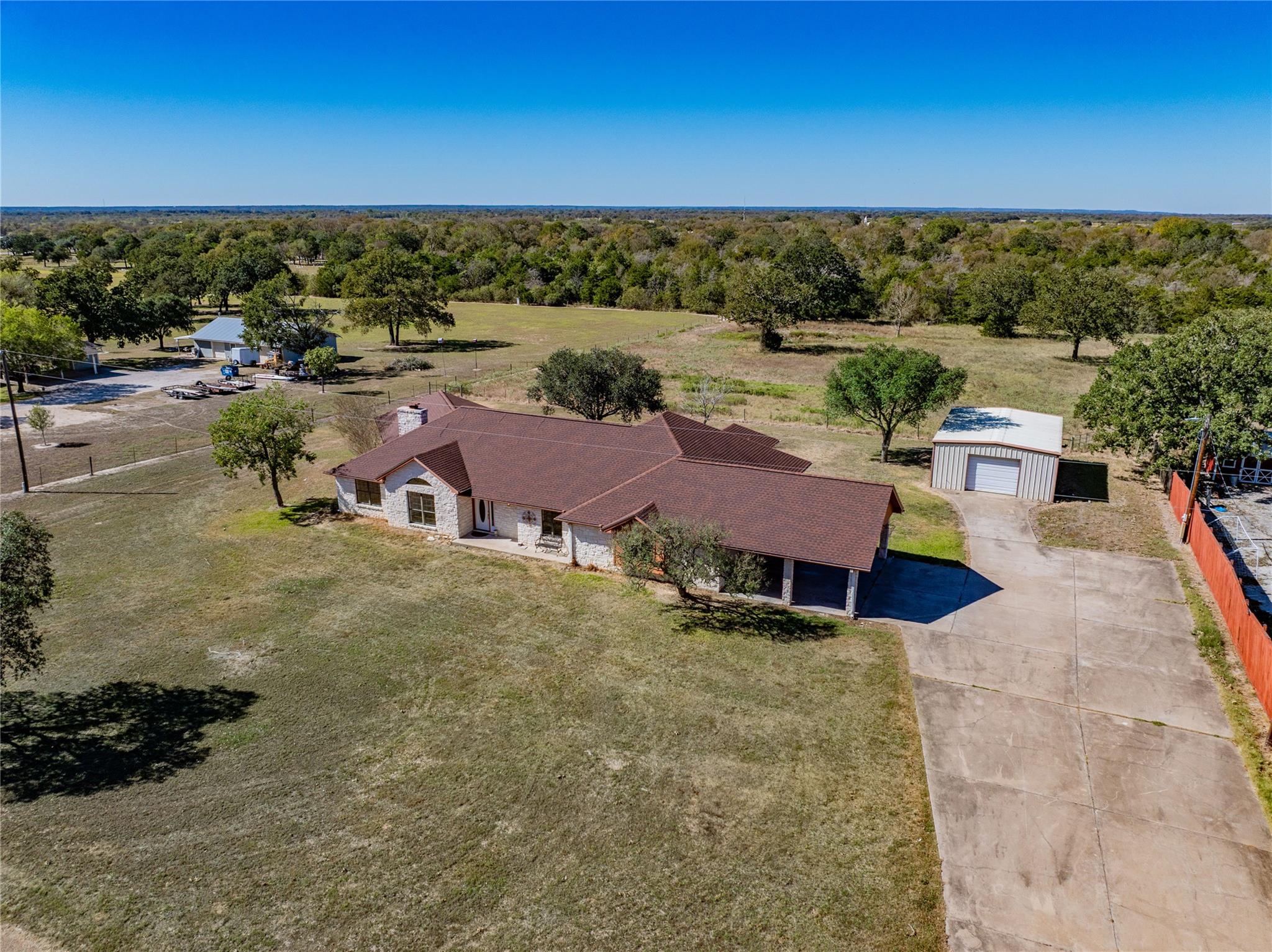 407 North Raymond Rd, La Grange, TX 78945