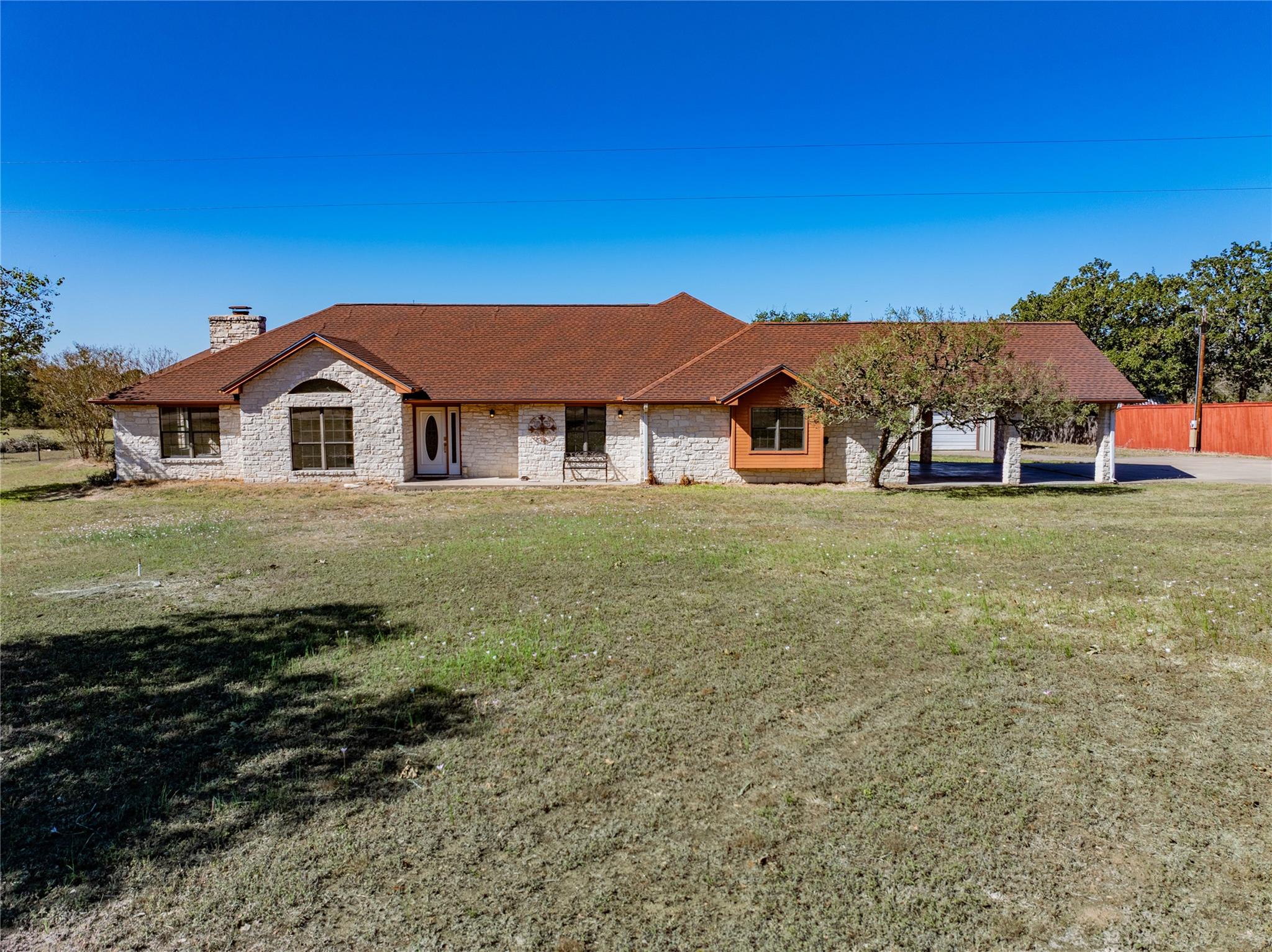407 North Raymond Rd, La Grange, TX 78945