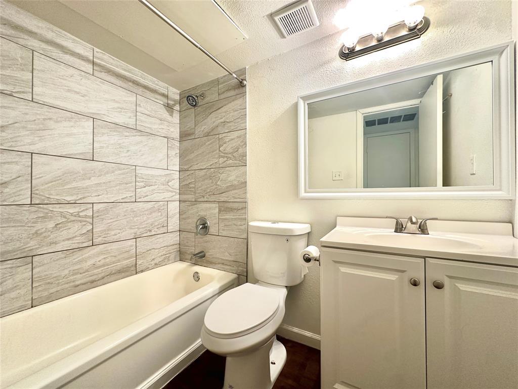 2207 Leon St # 305, Austin, TX 78705