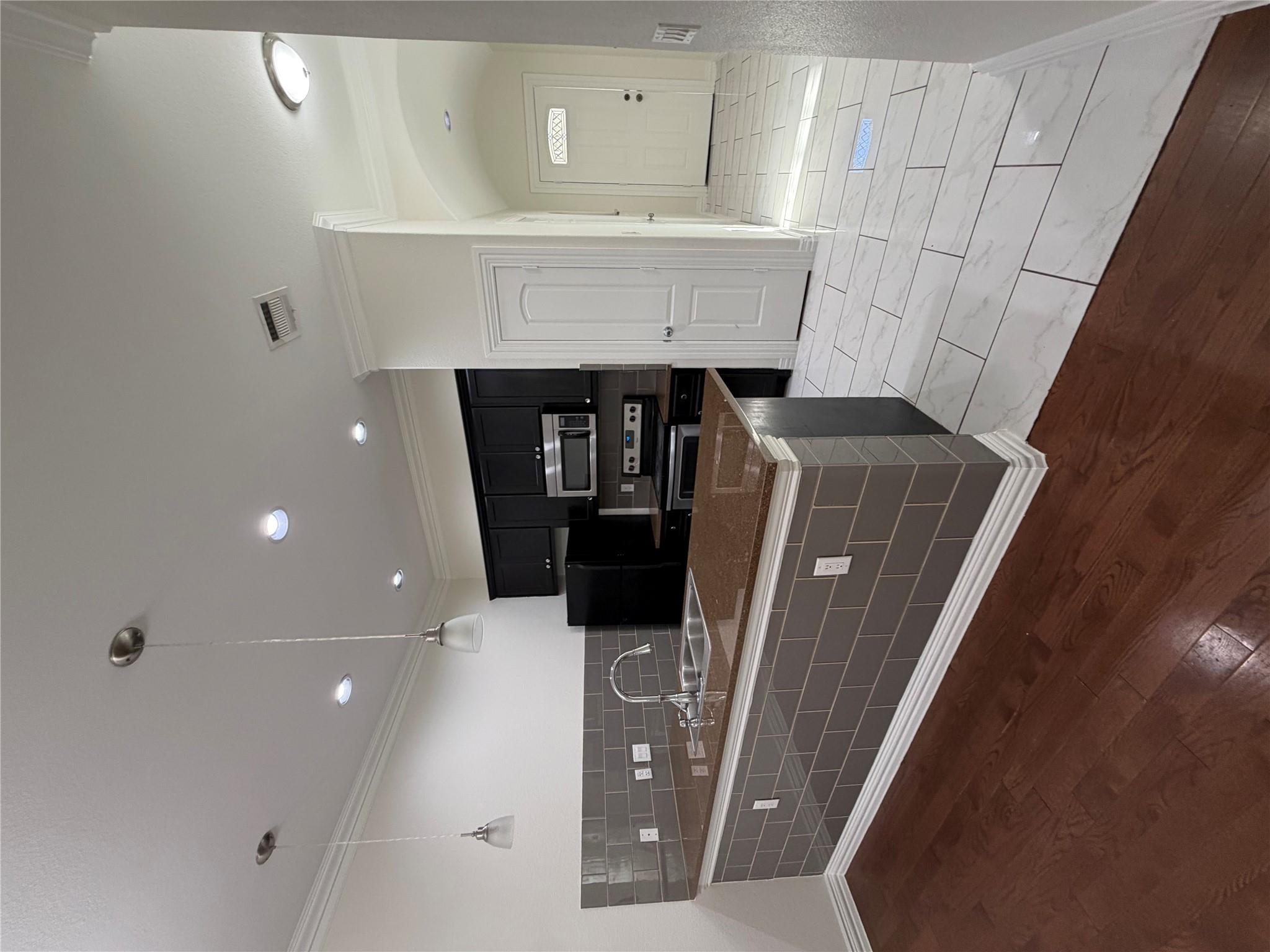 398 Mesa Dr # A, Del Valle, TX 78617