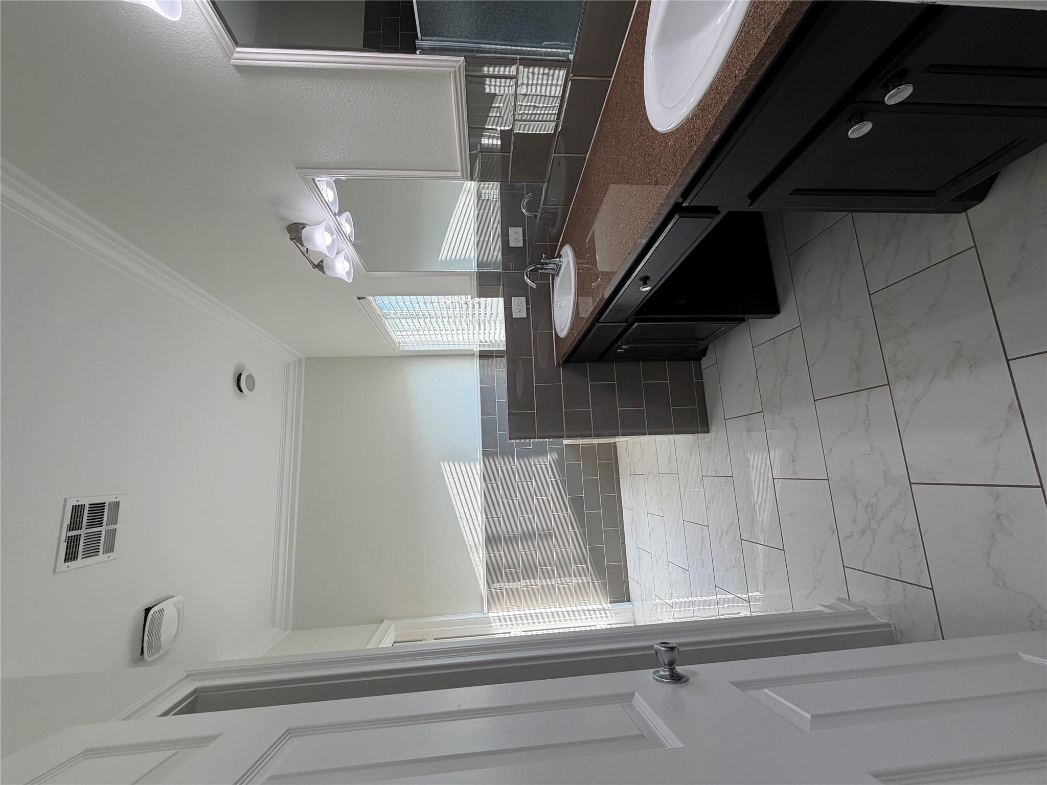 398 Mesa Dr # A, Del Valle, TX 78617