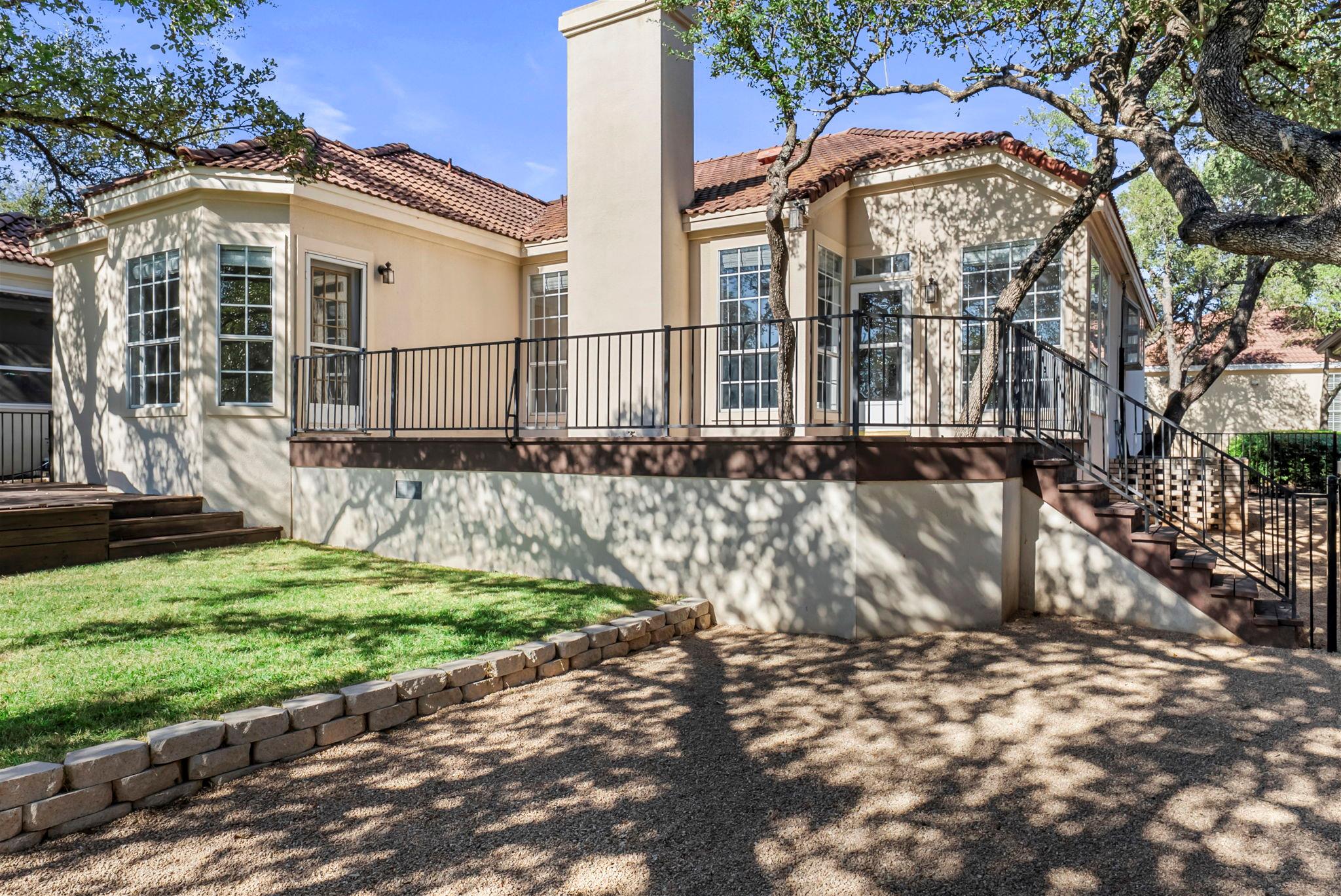 7 Tourney Cv, The Hills, TX 78738