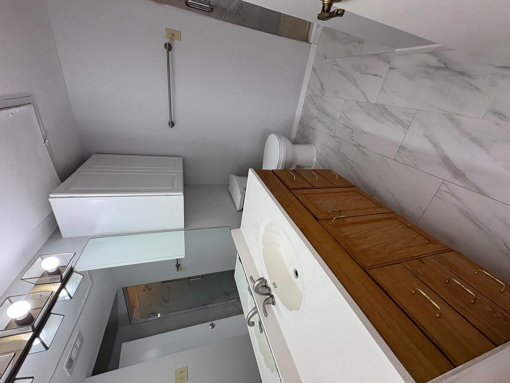 806 W 24th St # 318, Austin, TX 78705