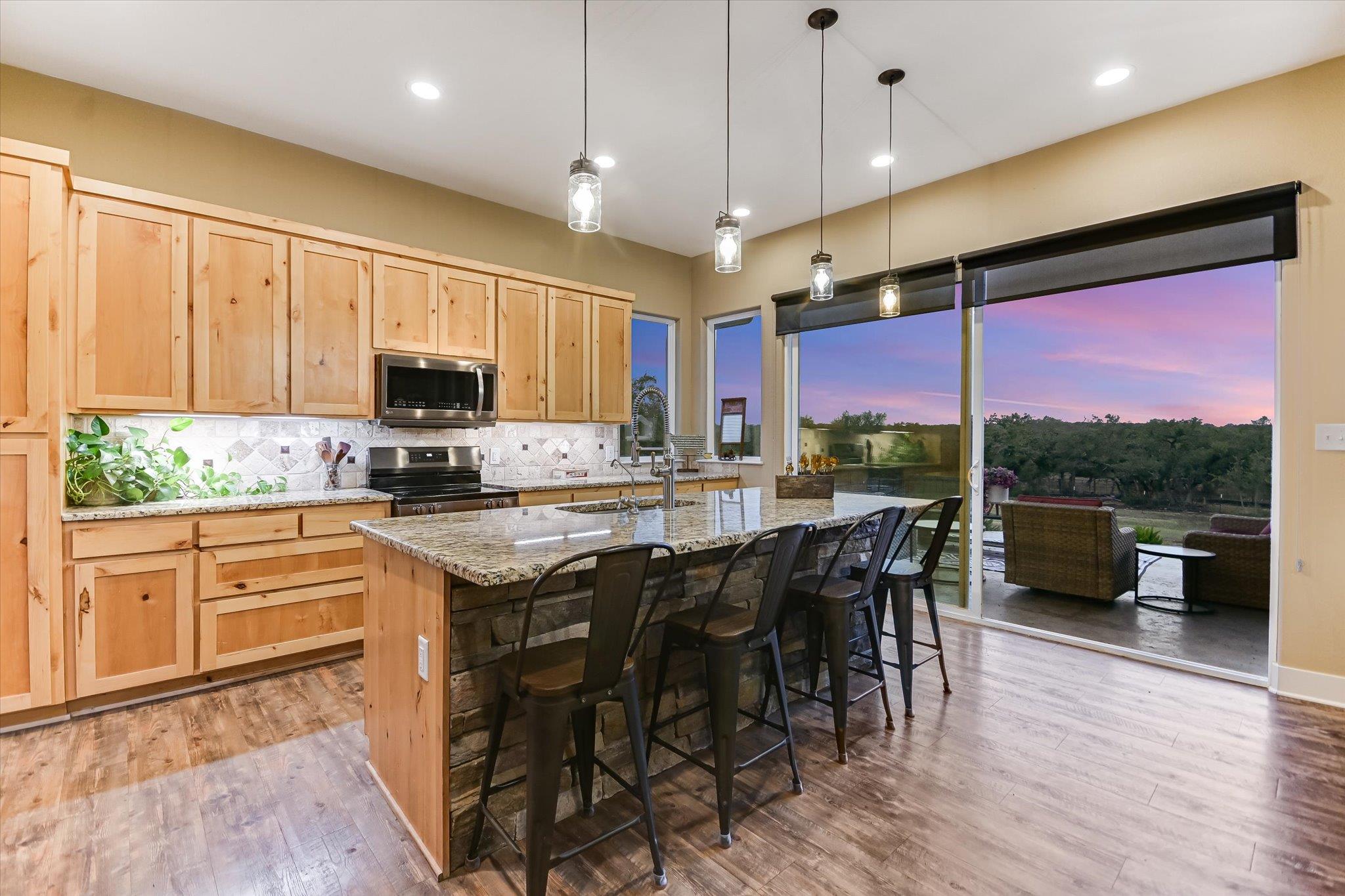 8305 OZARK Dr, San Marcos, TX 78666