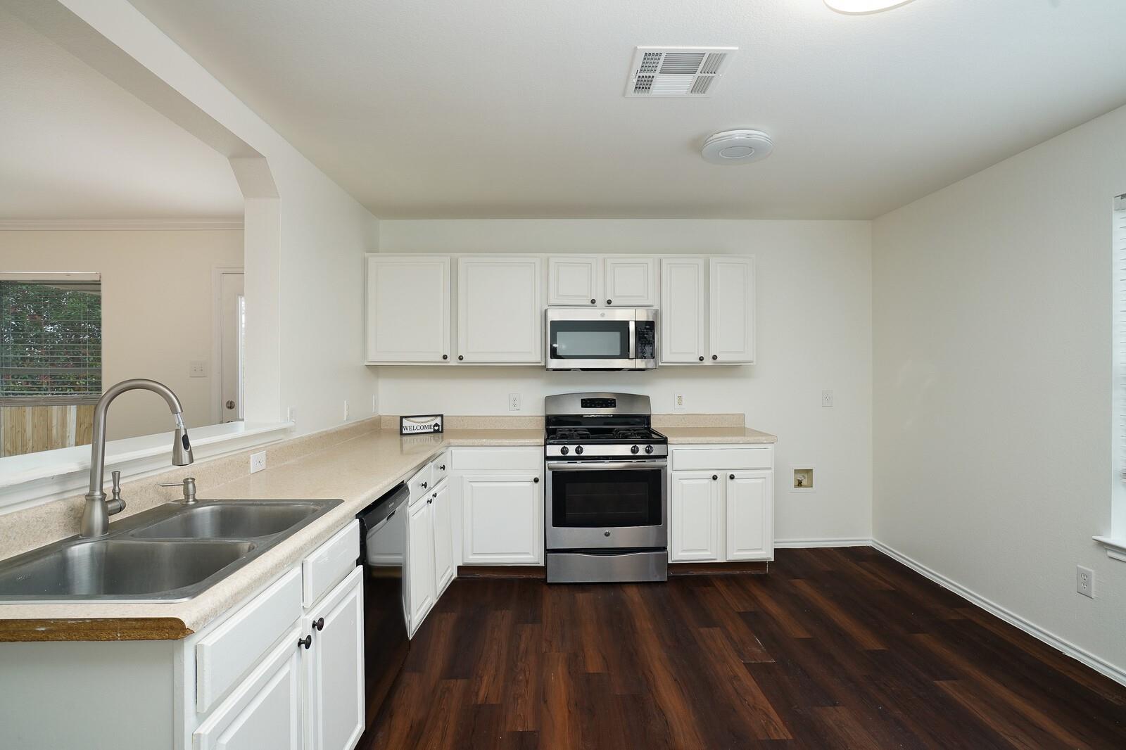 140 Opal Lake Dr, Kyle, TX 78640