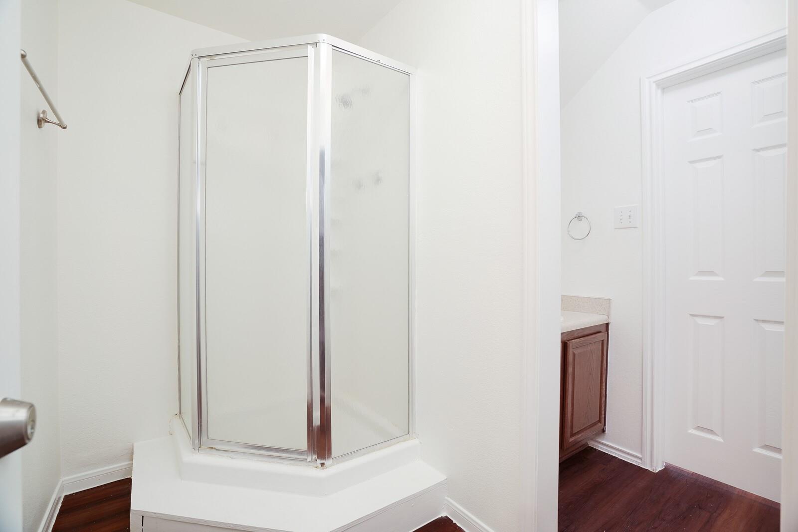 140 Opal Lake Dr, Kyle, TX 78640