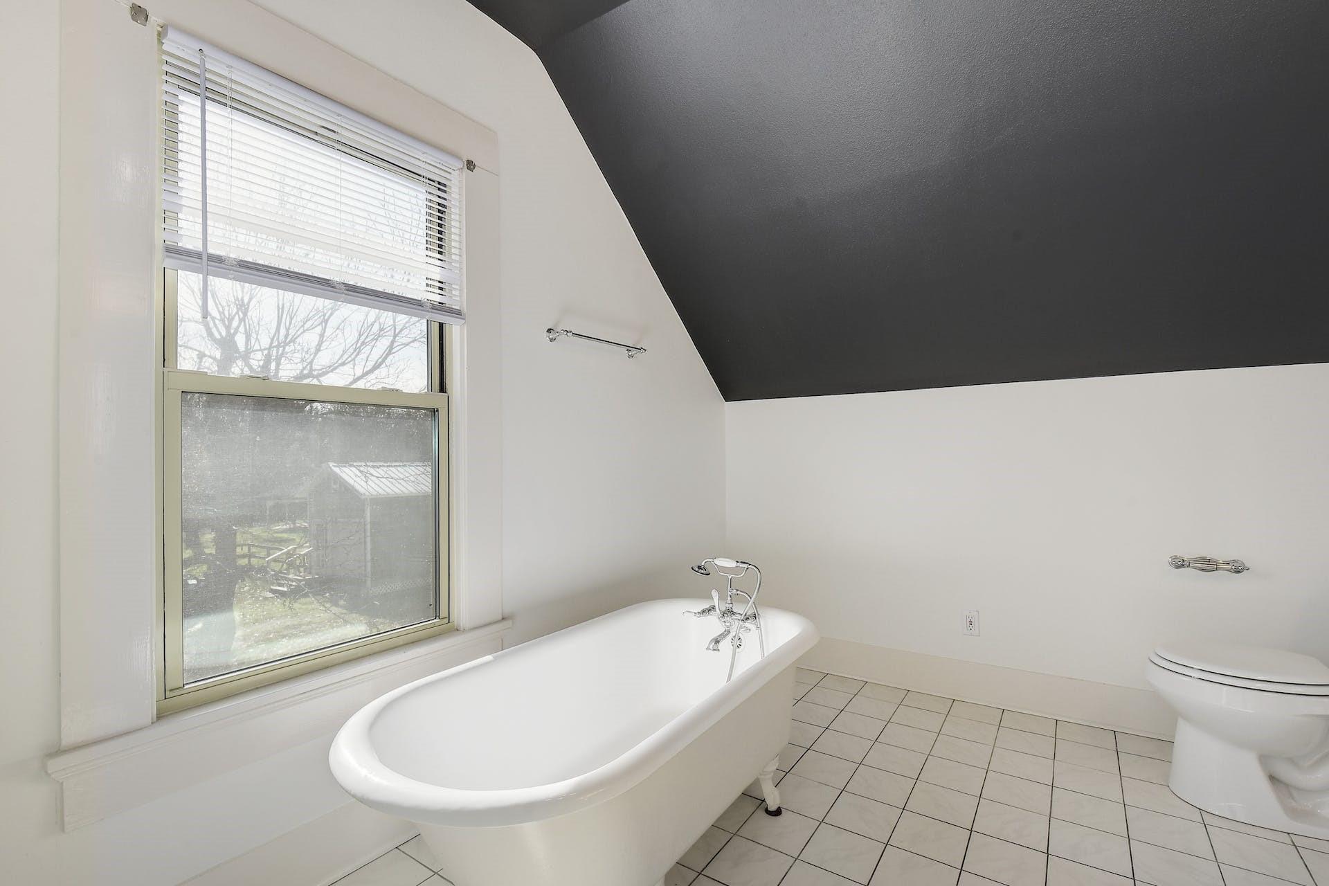 205 S Rio Grande St, Lockhart, TX 78644