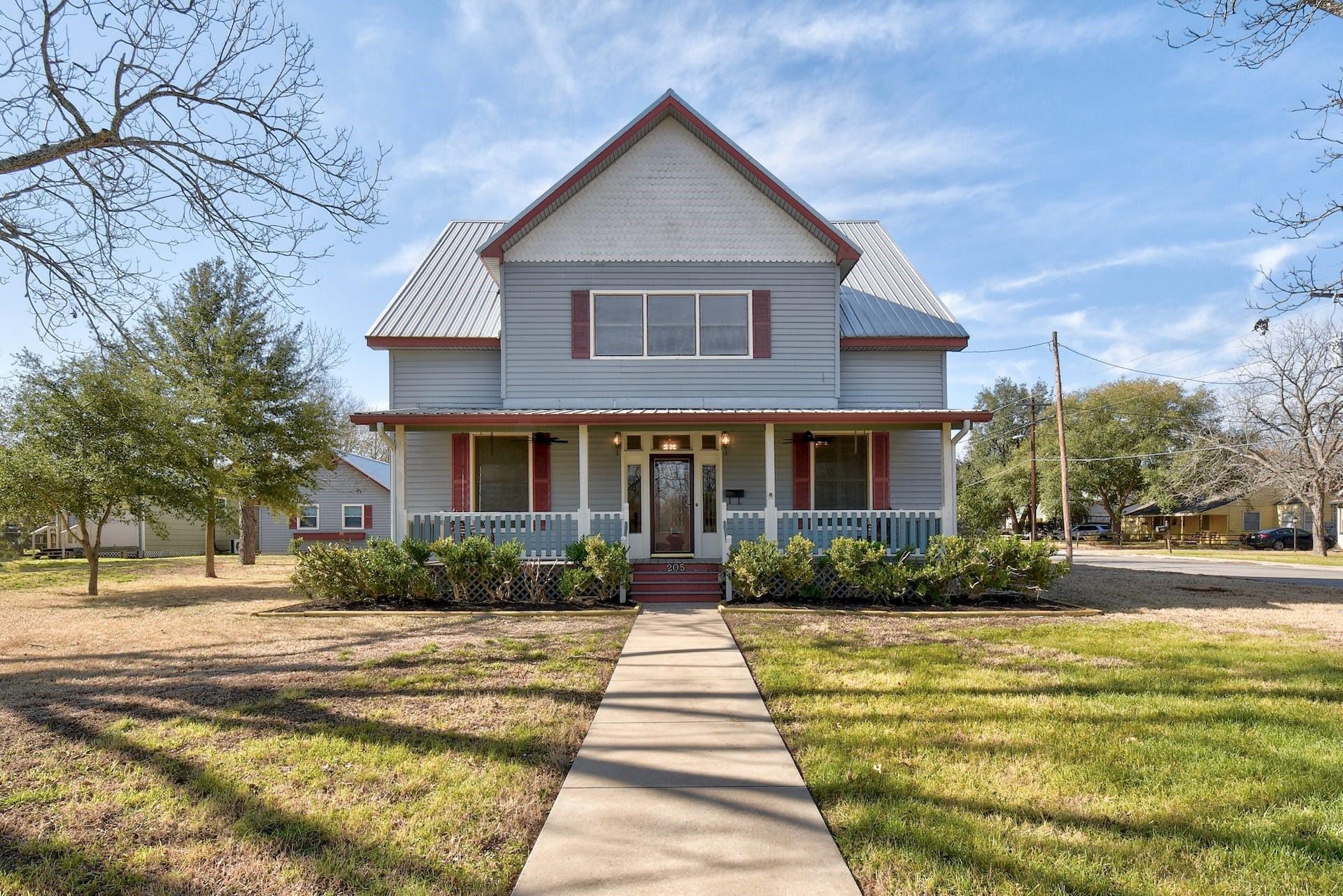 205 S Rio Grande St, Lockhart, TX 78644