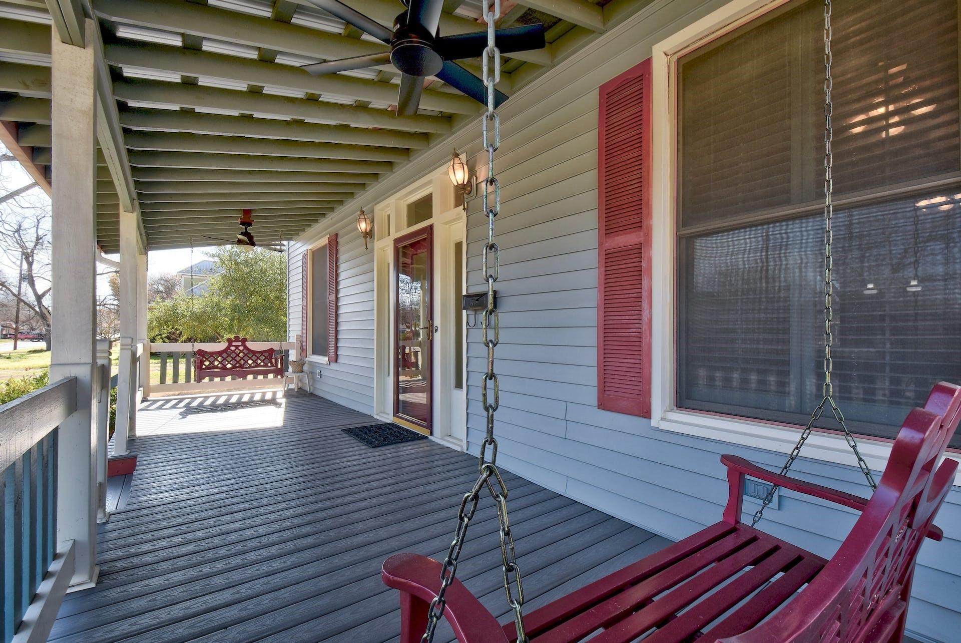 205 S Rio Grande St, Lockhart, TX 78644