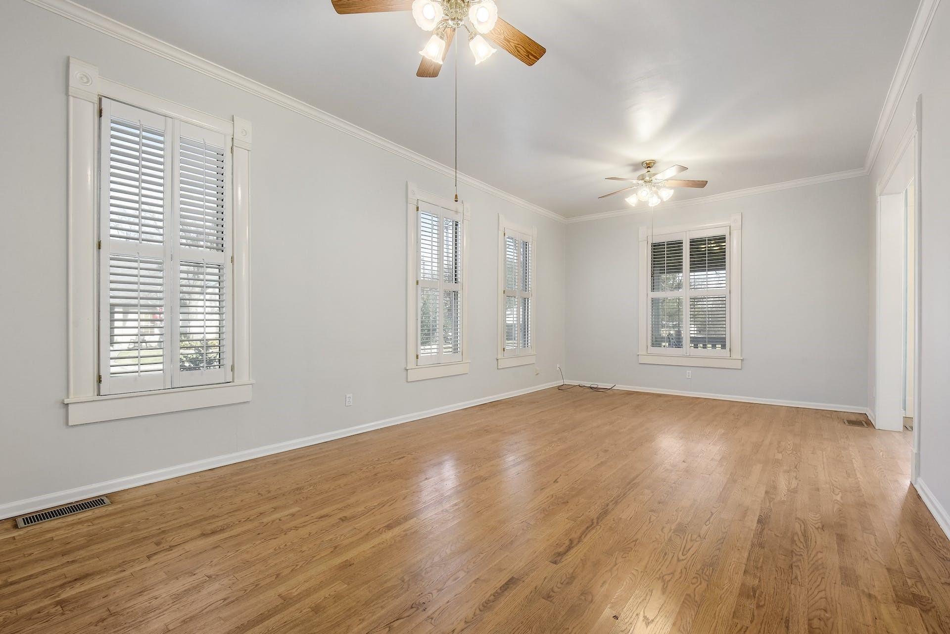 205 S Rio Grande St, Lockhart, TX 78644