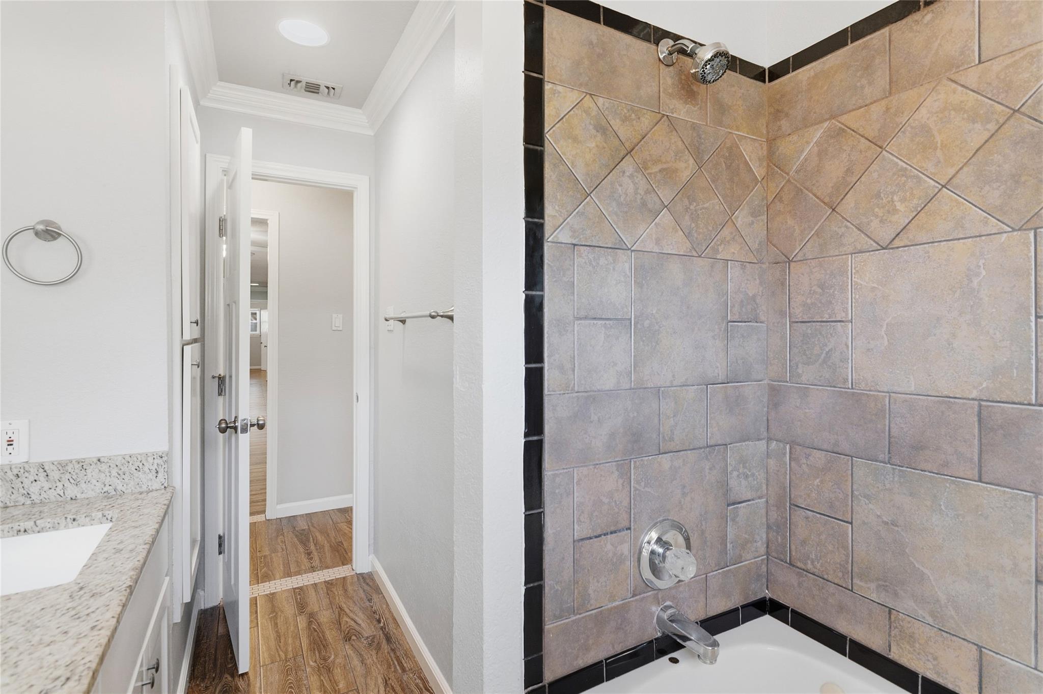 163 Lakeside Dr, Seguin, TX 78155