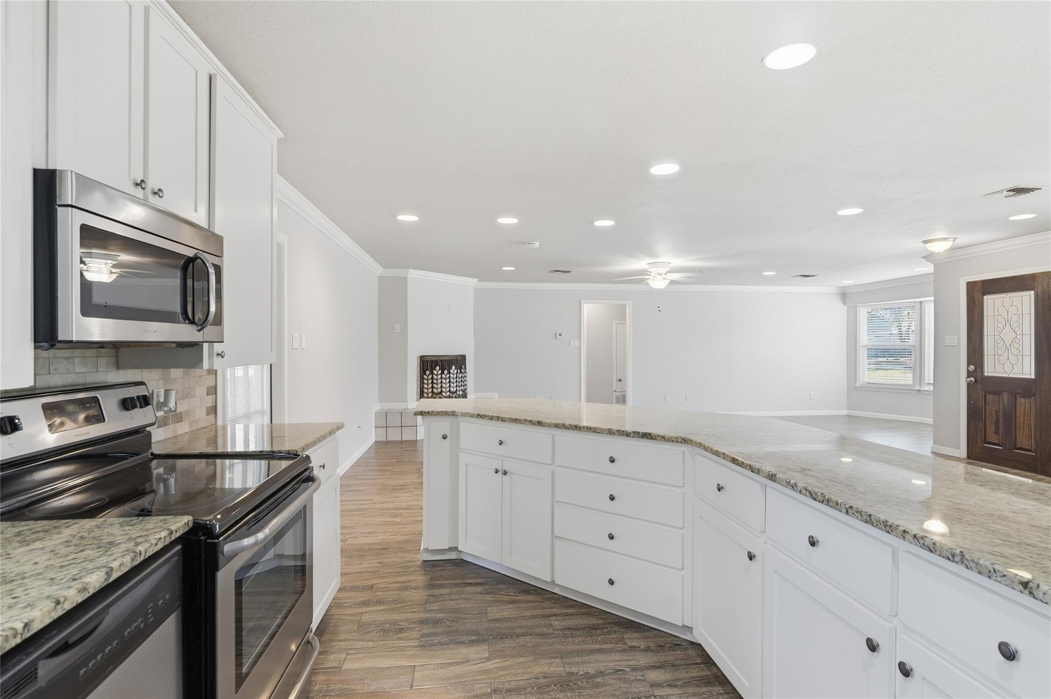 163 Lakeside Dr, Seguin, TX 78155