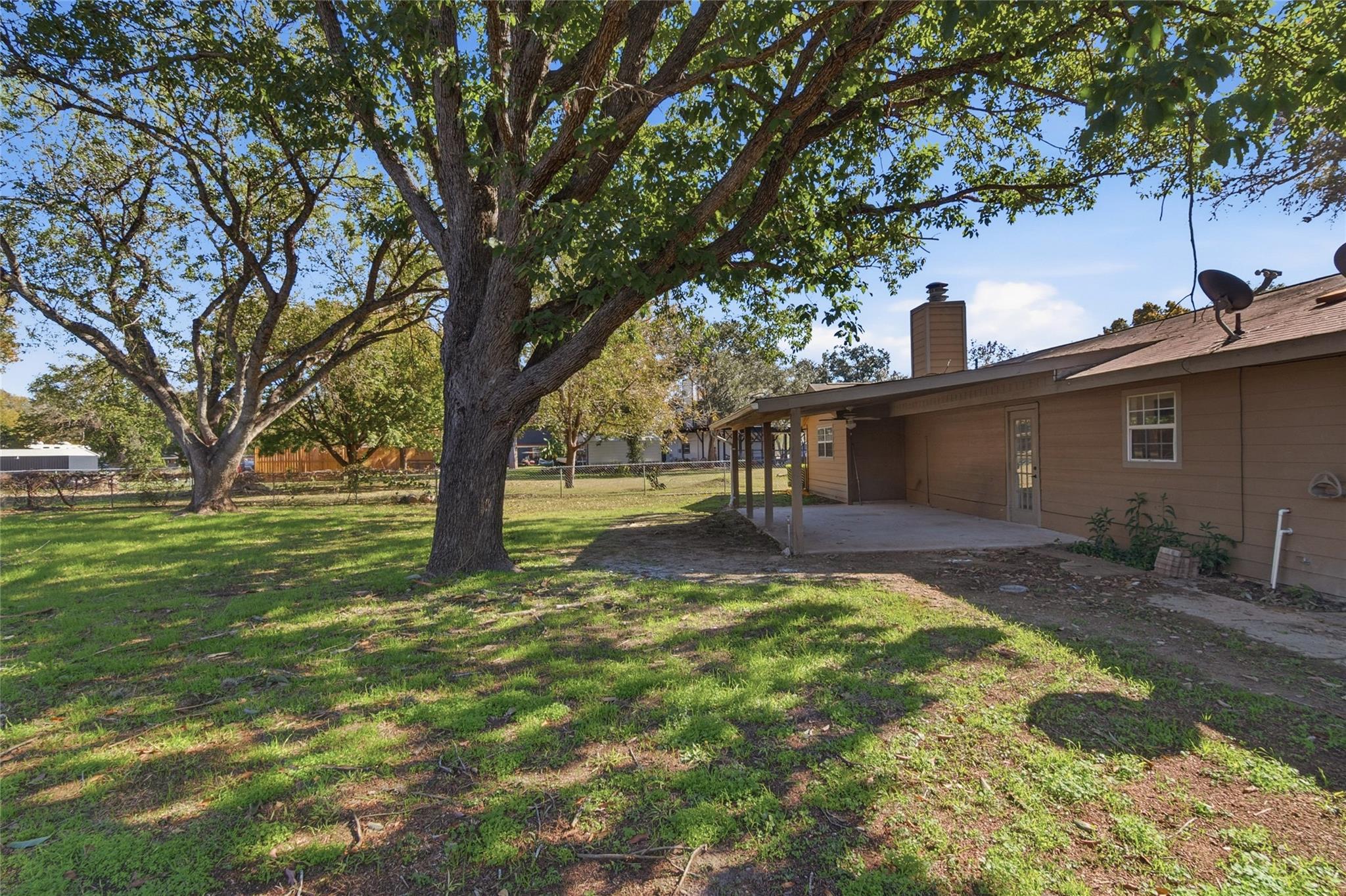 163 Lakeside Dr, Seguin, TX 78155