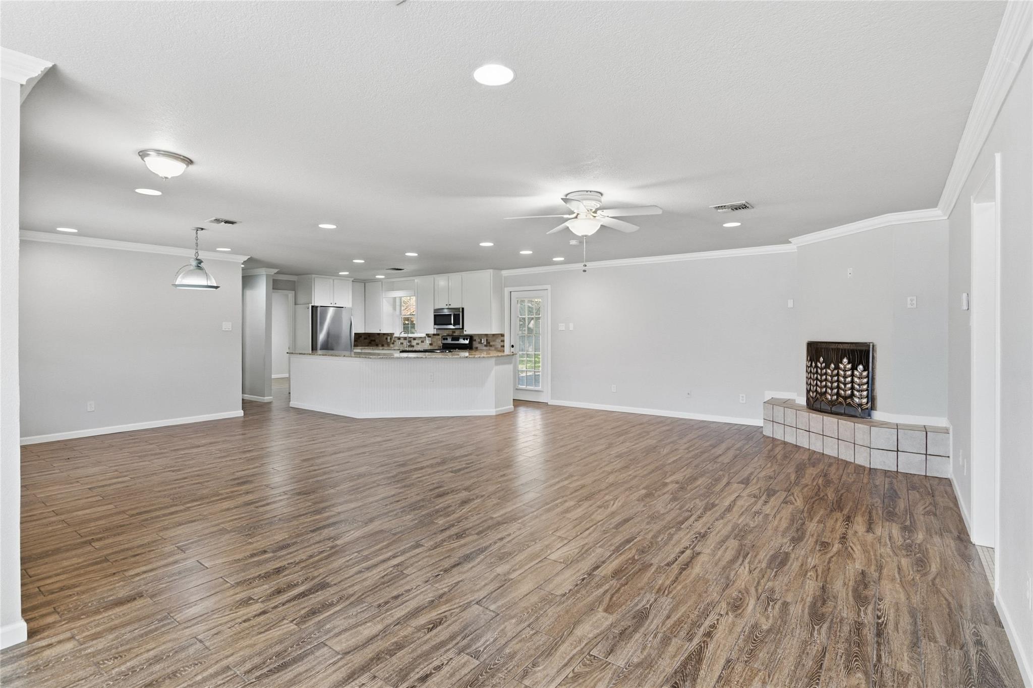 163 Lakeside Dr, Seguin, TX 78155