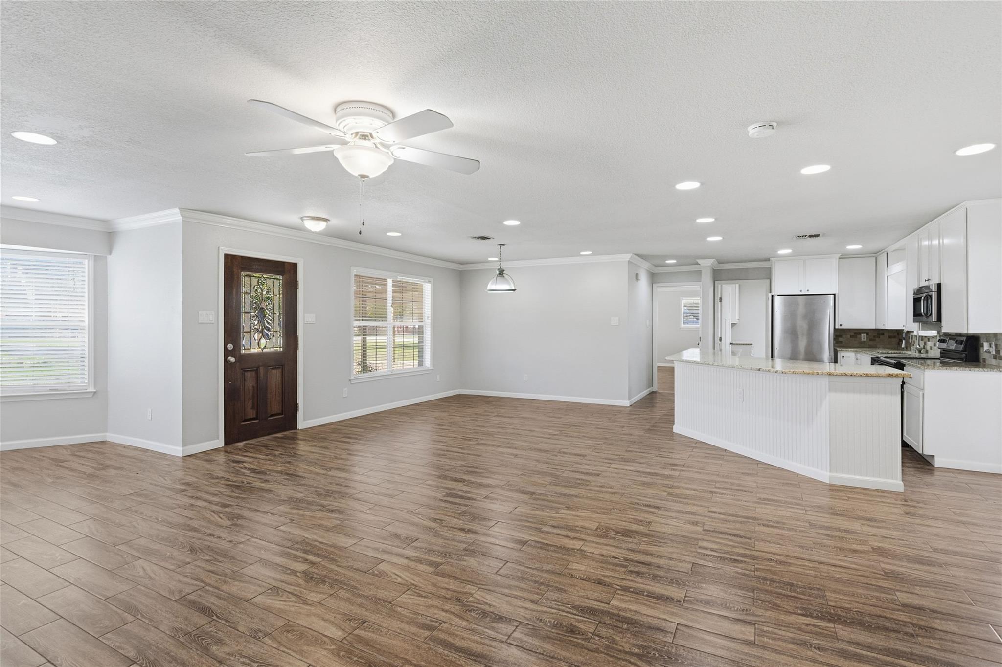 163 Lakeside Dr, Seguin, TX 78155