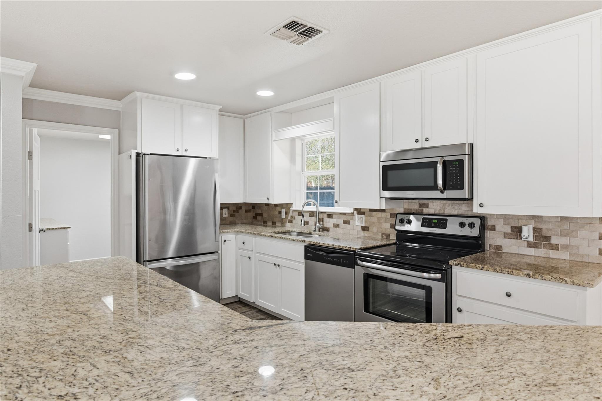 163 Lakeside Dr, Seguin, TX 78155