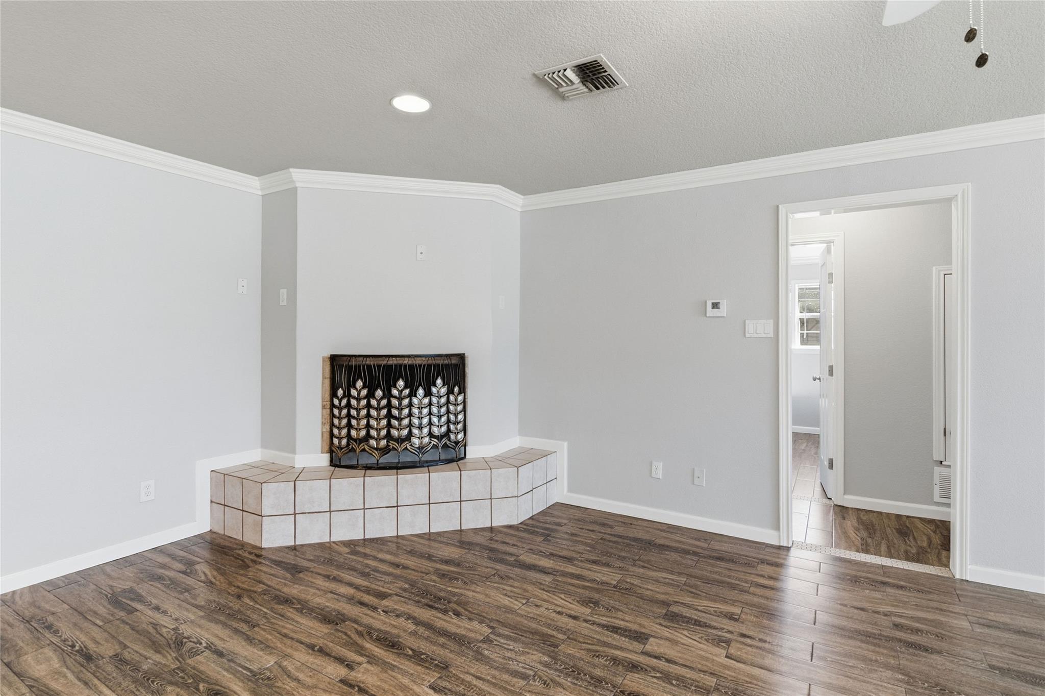 163 Lakeside Dr, Seguin, TX 78155