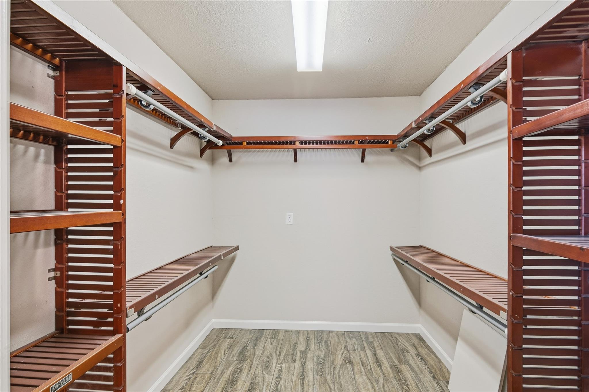 163 Lakeside Dr, Seguin, TX 78155