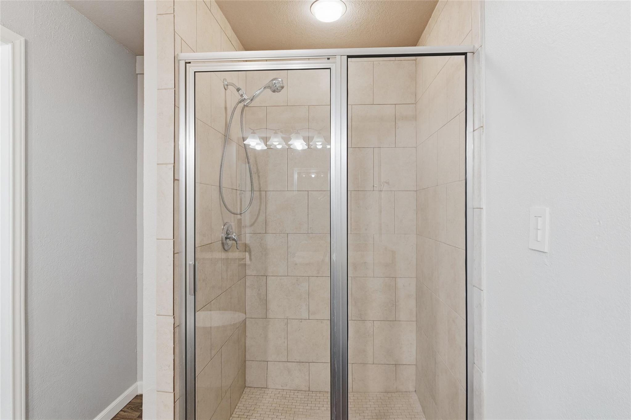 163 Lakeside Dr, Seguin, TX 78155