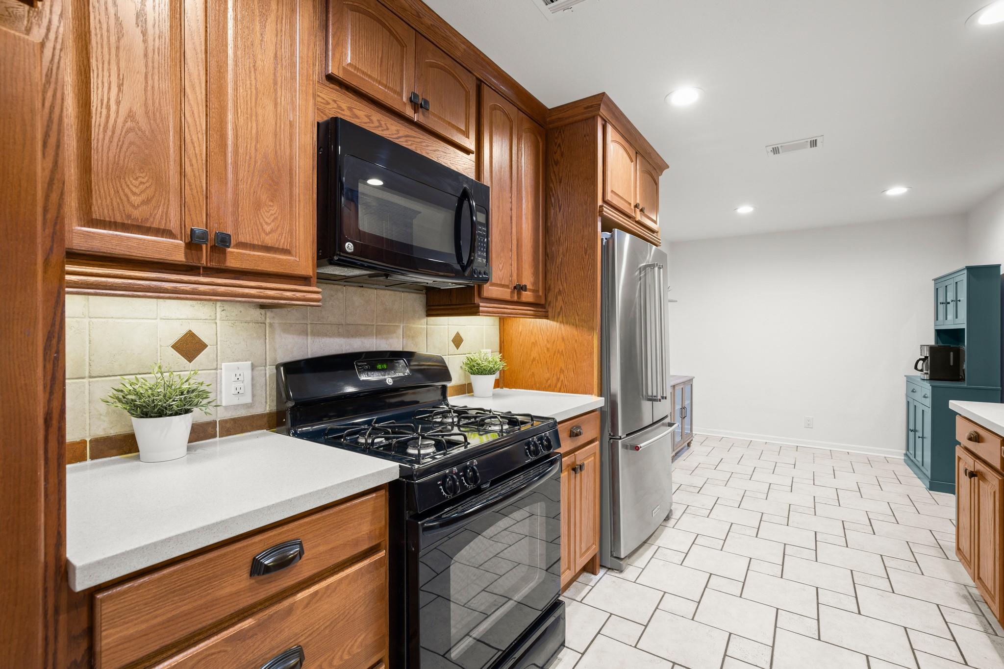 305 E Tanglewood Dr, New Braunfels, TX 78130