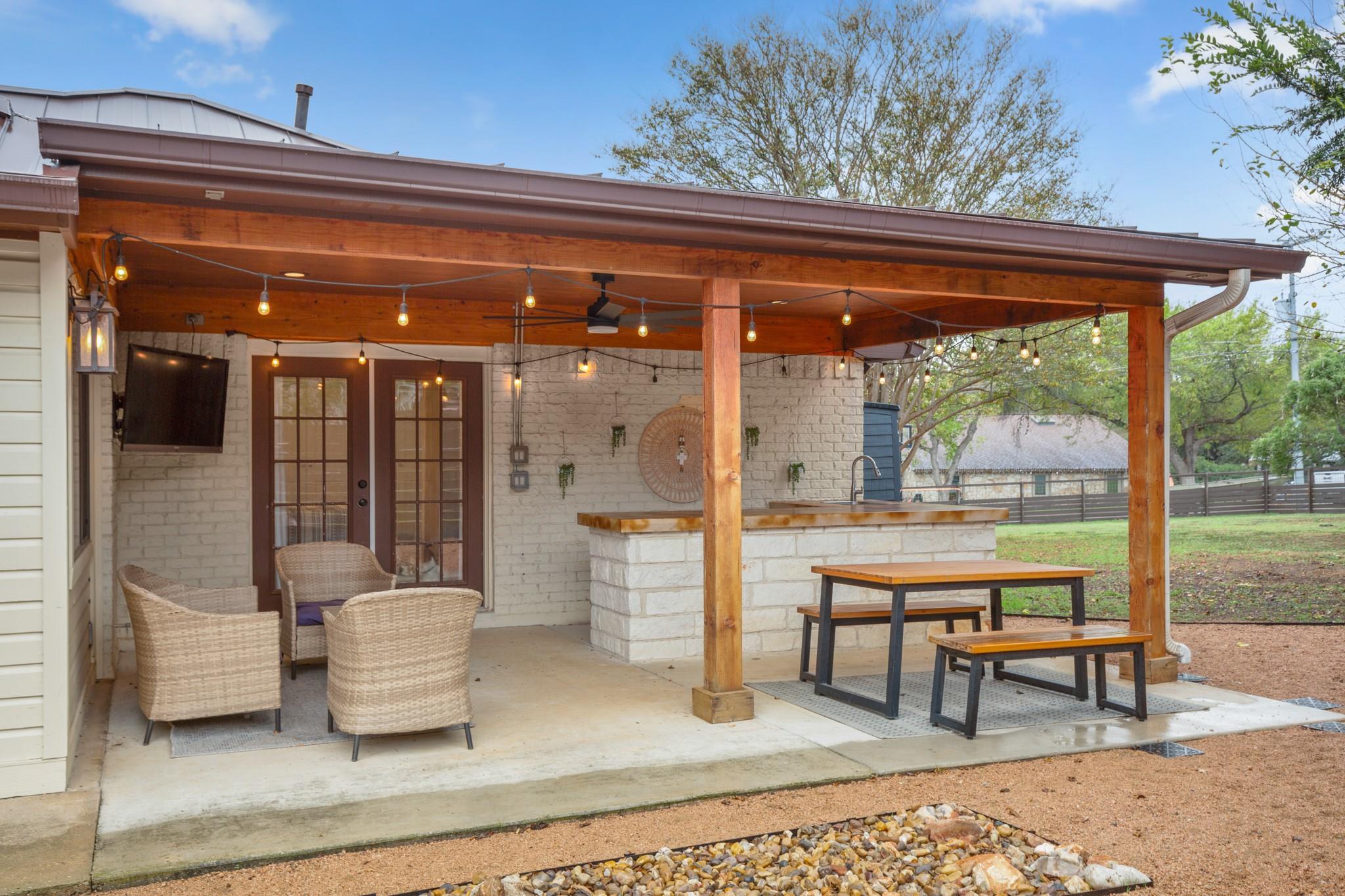 305 E Tanglewood Dr, New Braunfels, TX 78130