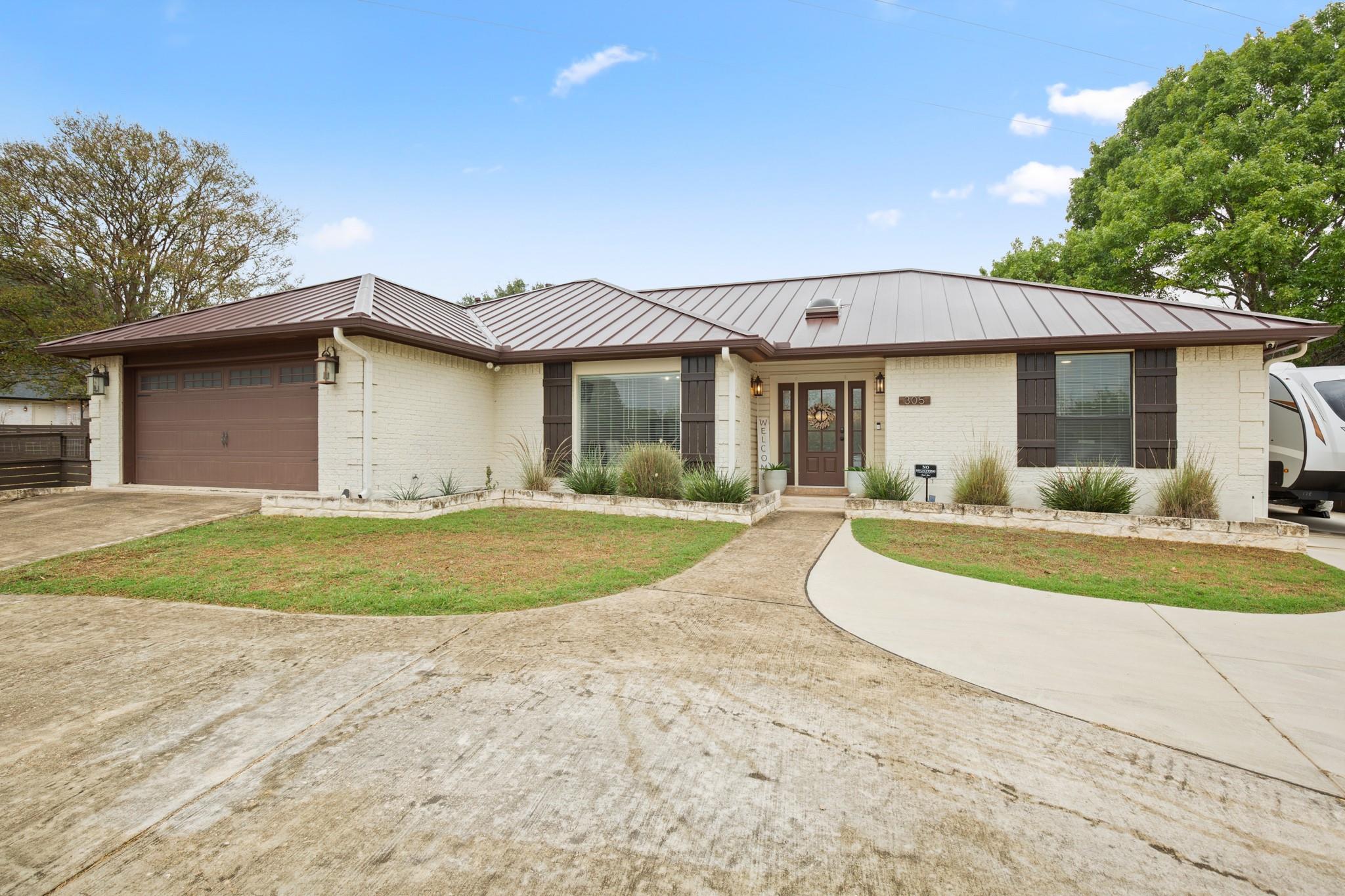 305 E Tanglewood Dr, New Braunfels, TX 78130