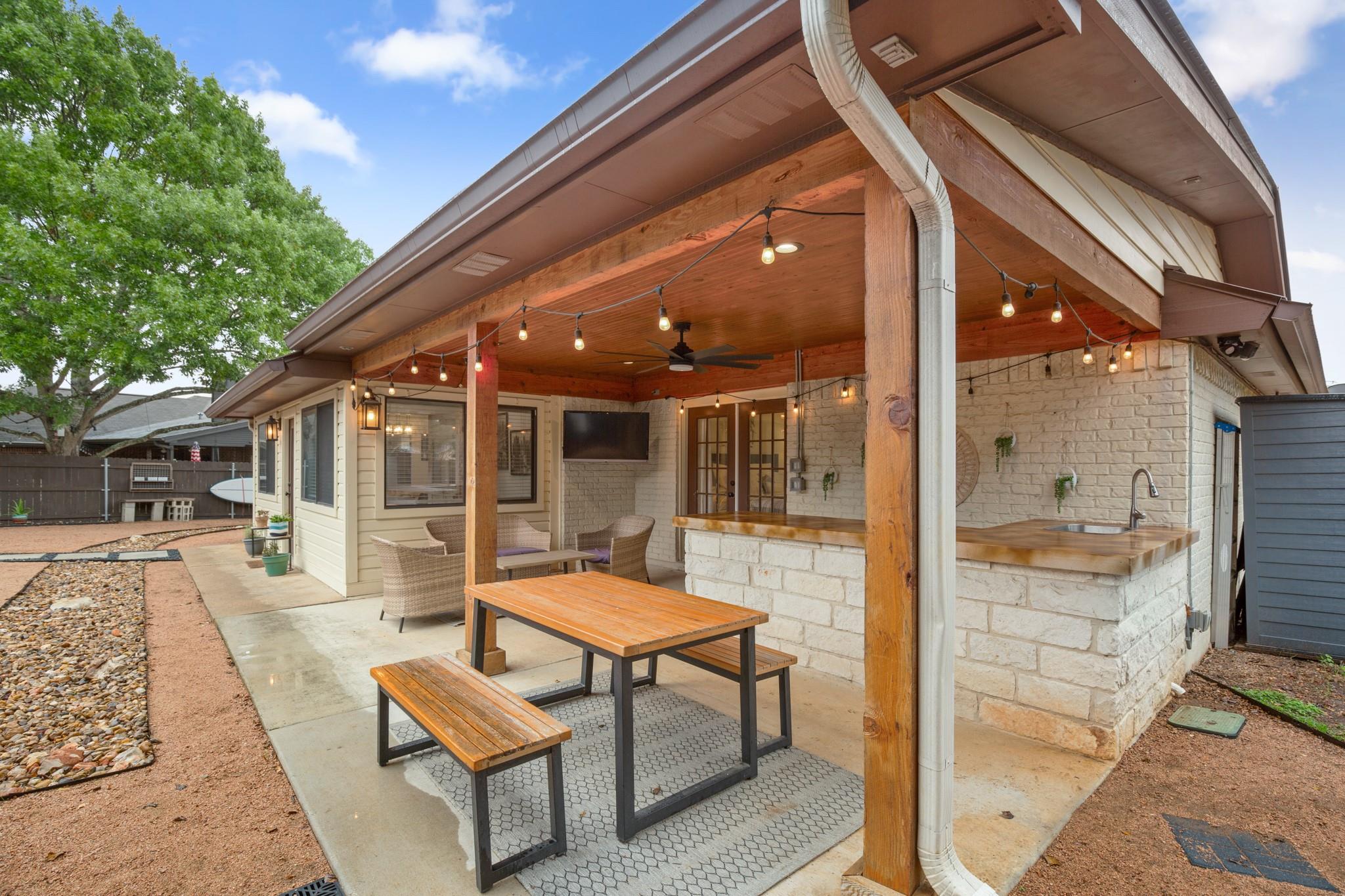 305 E Tanglewood Dr, New Braunfels, TX 78130