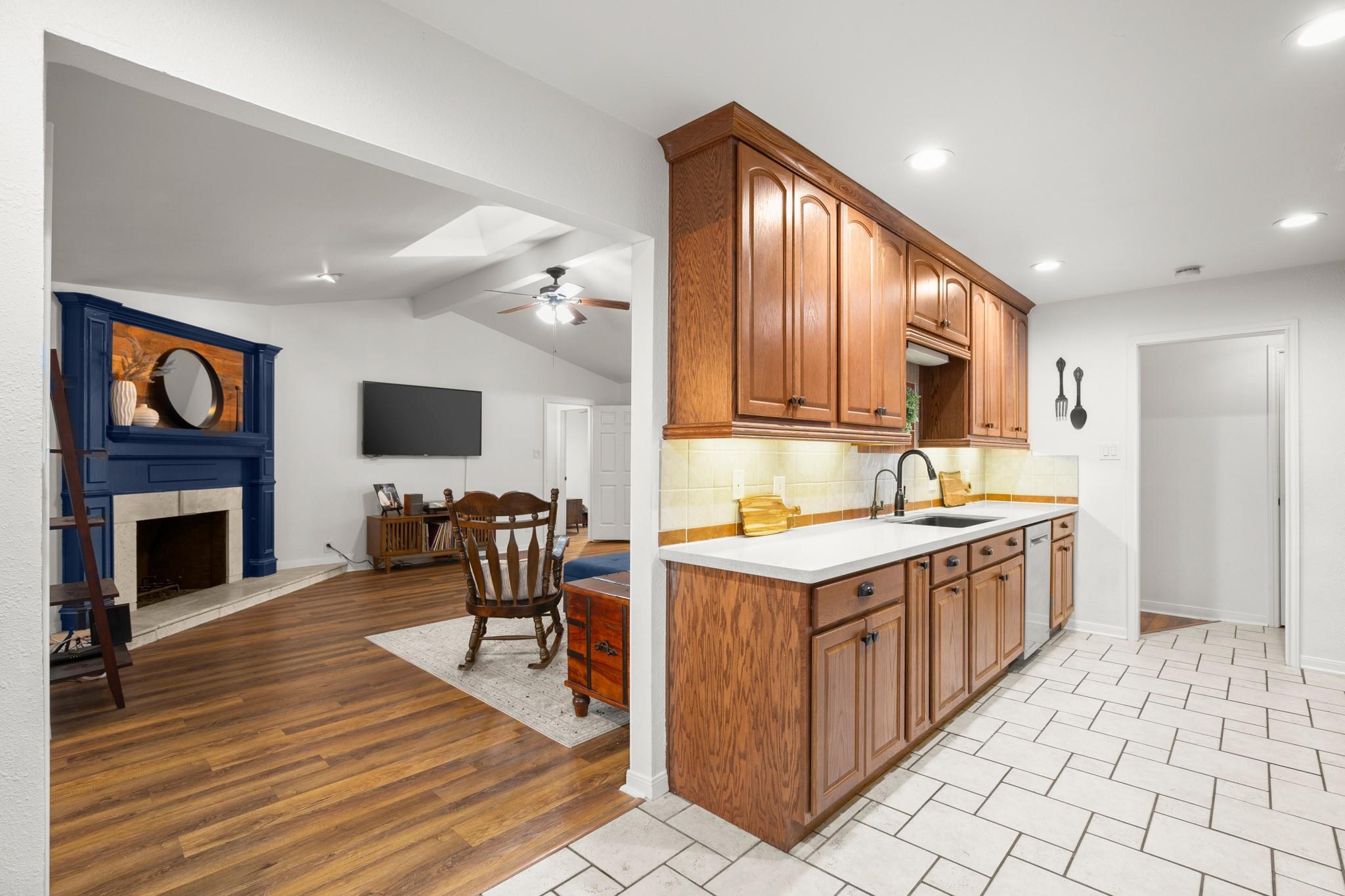 305 E Tanglewood Dr, New Braunfels, TX 78130