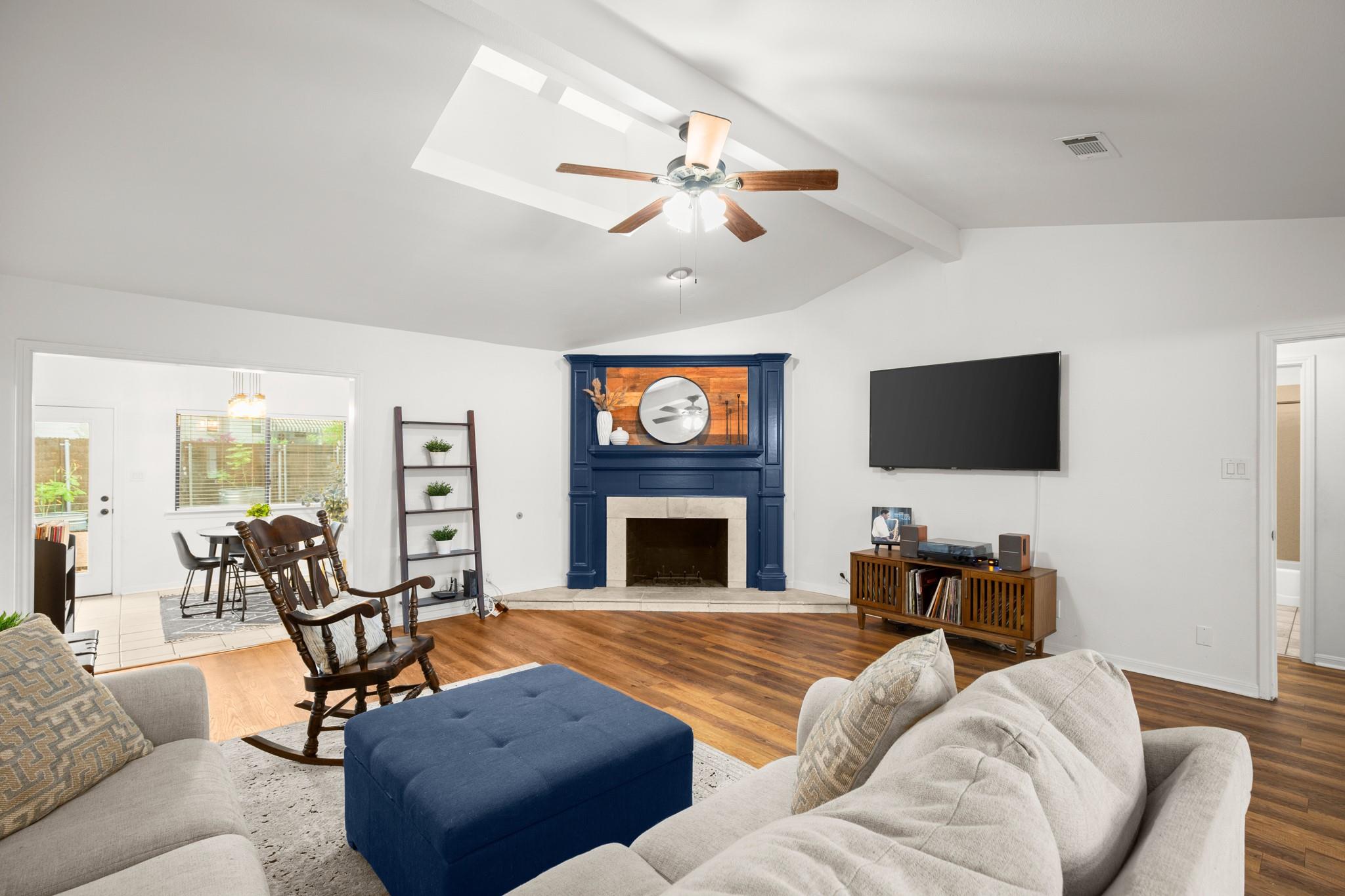 305 E Tanglewood Dr, New Braunfels, TX 78130