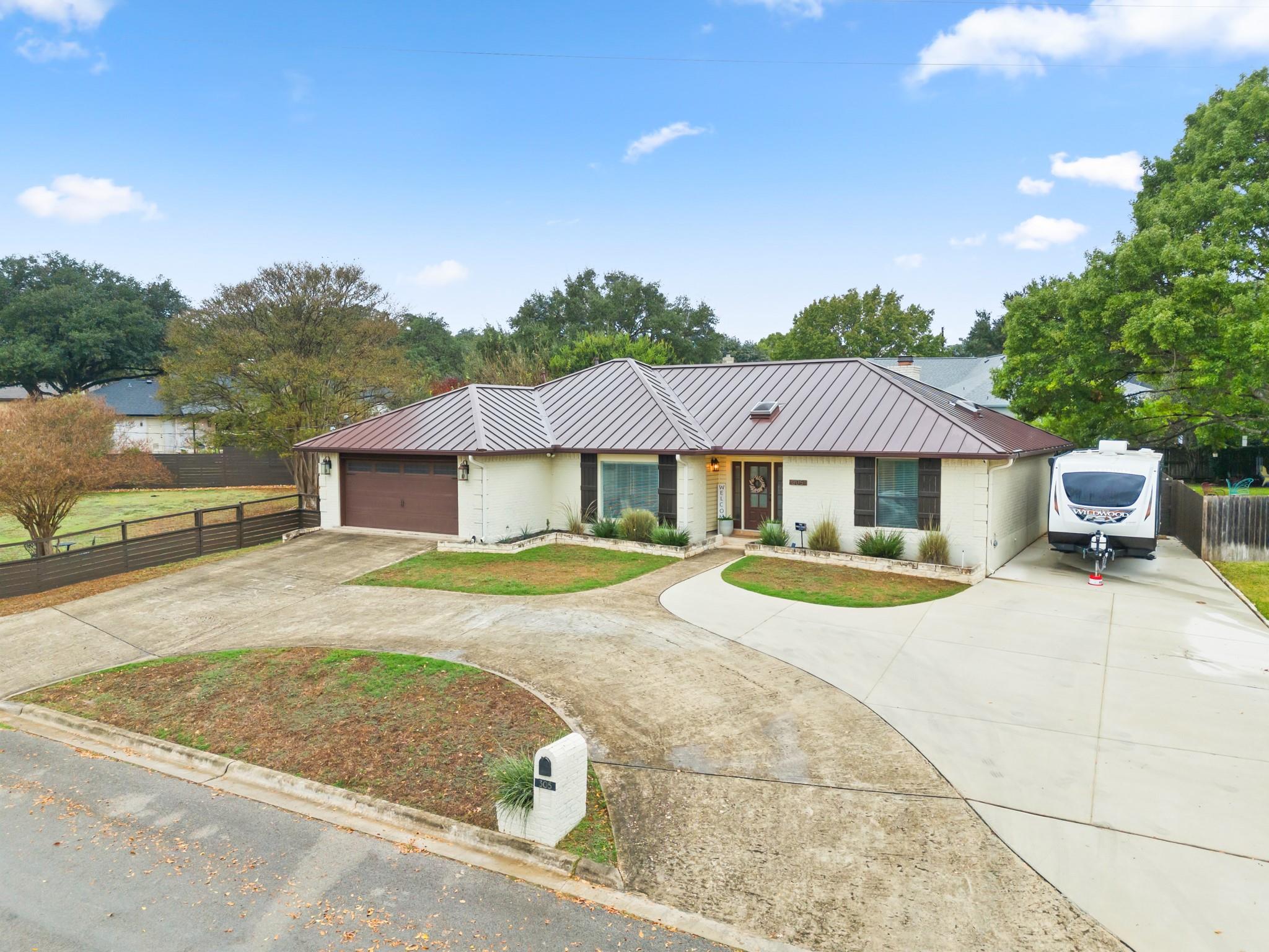 305 E Tanglewood Dr, New Braunfels, TX 78130