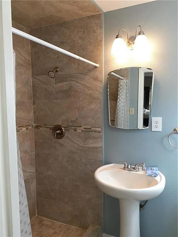 1715 Deerfield Dr, Austin, TX 78741