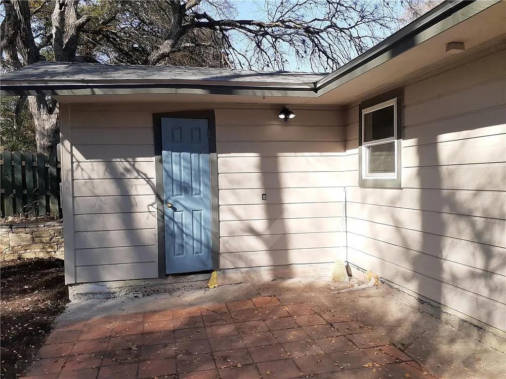 1715 Deerfield Dr, Austin, TX 78741