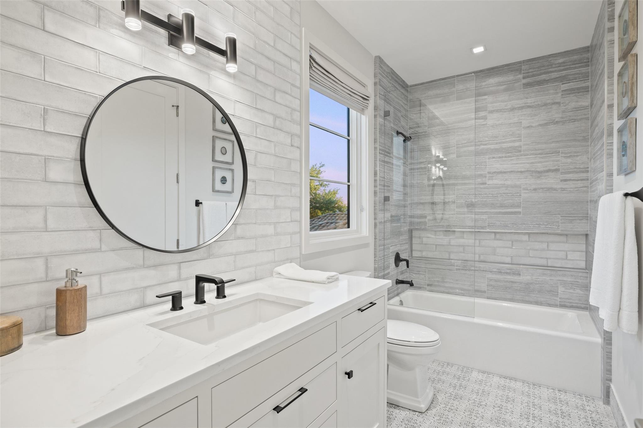 5500 Canyon Oaks Dr, Lago Vista, TX 78645