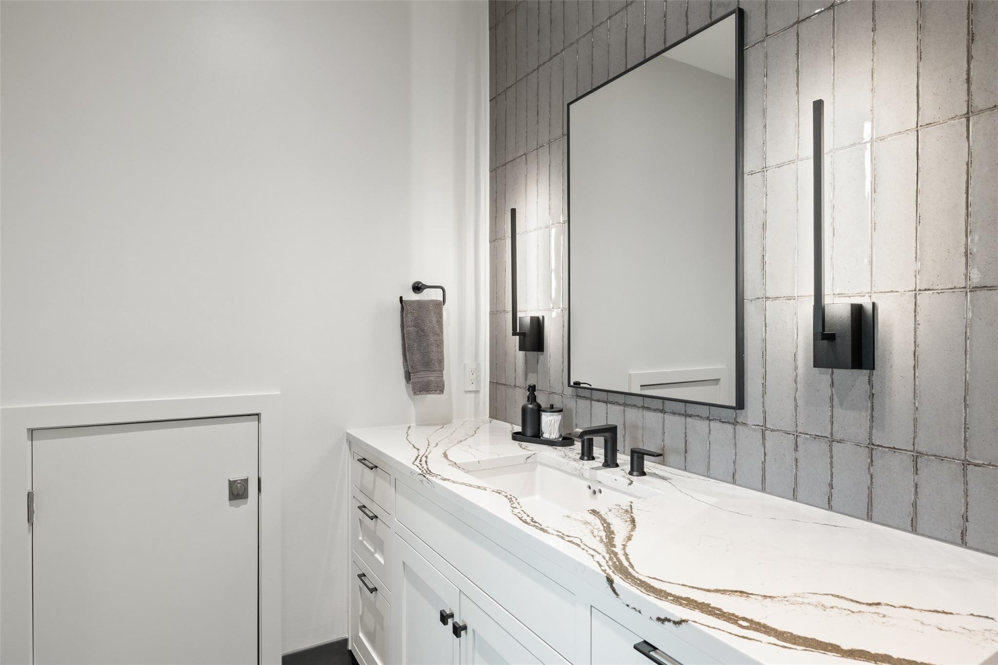 5500 Canyon Oaks Dr, Lago Vista, TX 78645