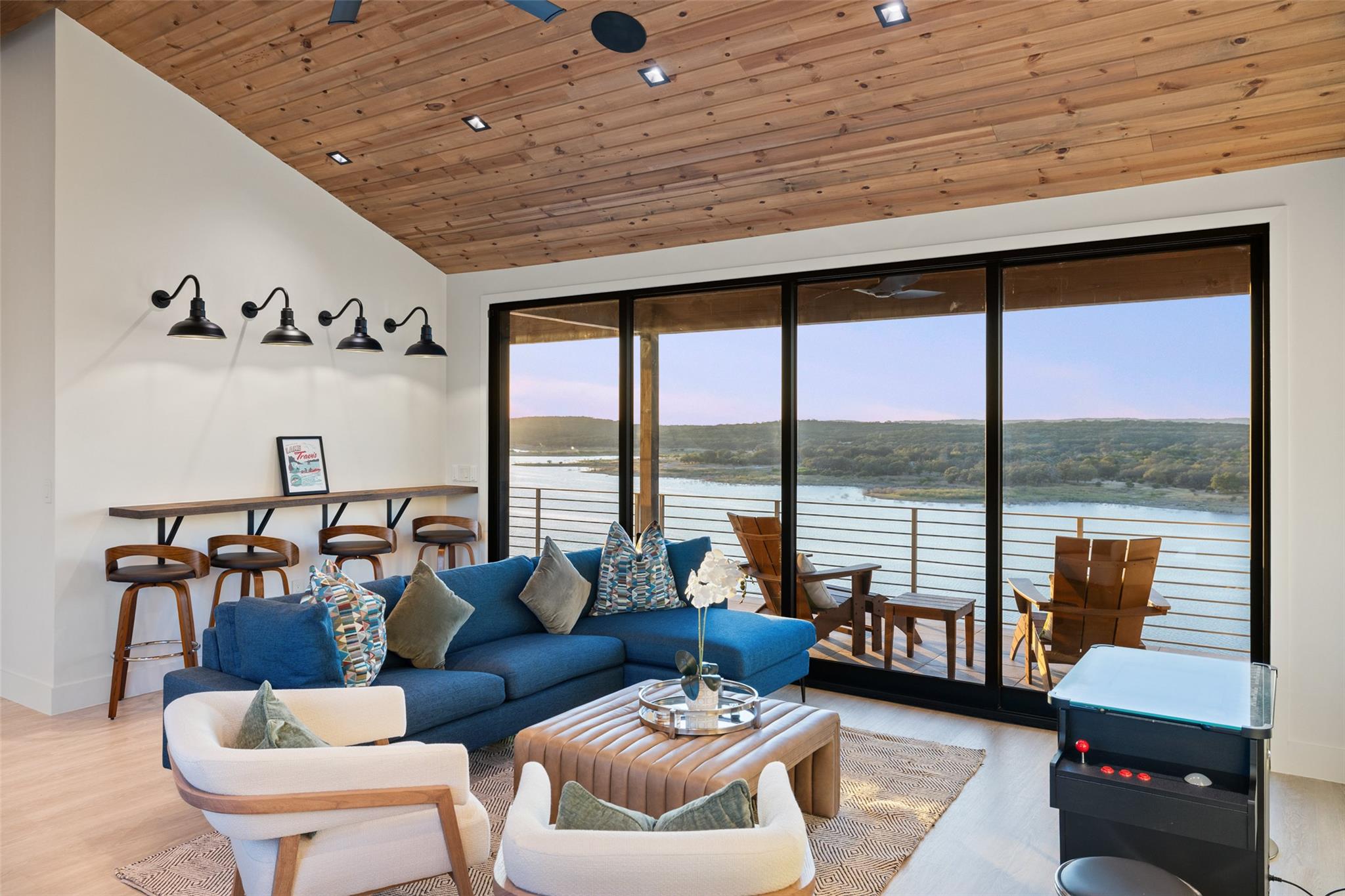 5500 Canyon Oaks Dr, Lago Vista, TX 78645