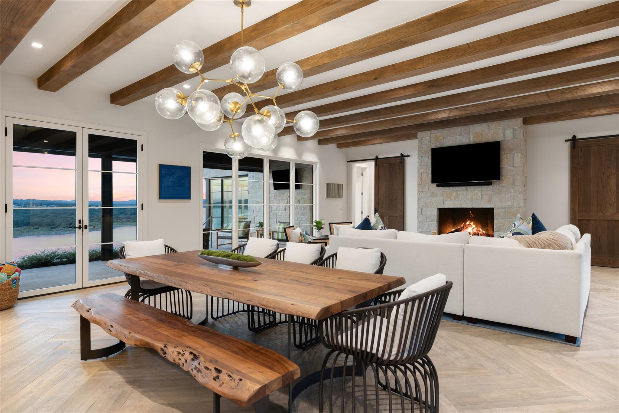 5500 Canyon Oaks Dr, Lago Vista, TX 78645