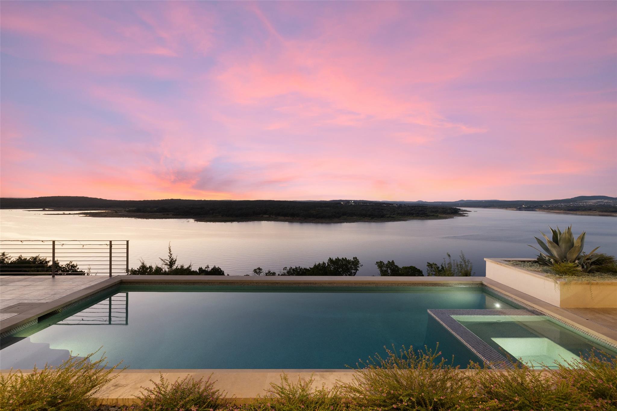 5500 Canyon Oaks Dr, Lago Vista, TX 78645