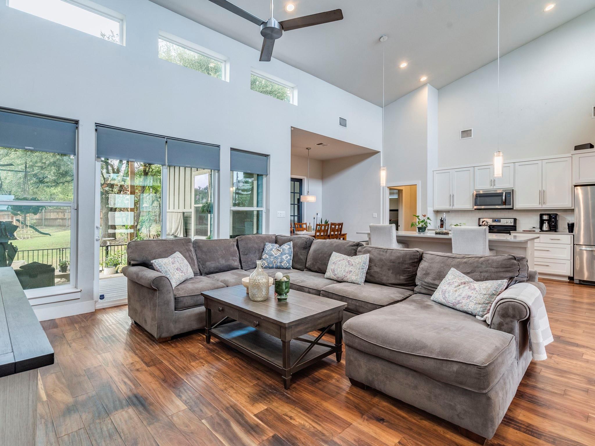 17215 Oak Cliff Cir, Dripping Springs, TX 78620