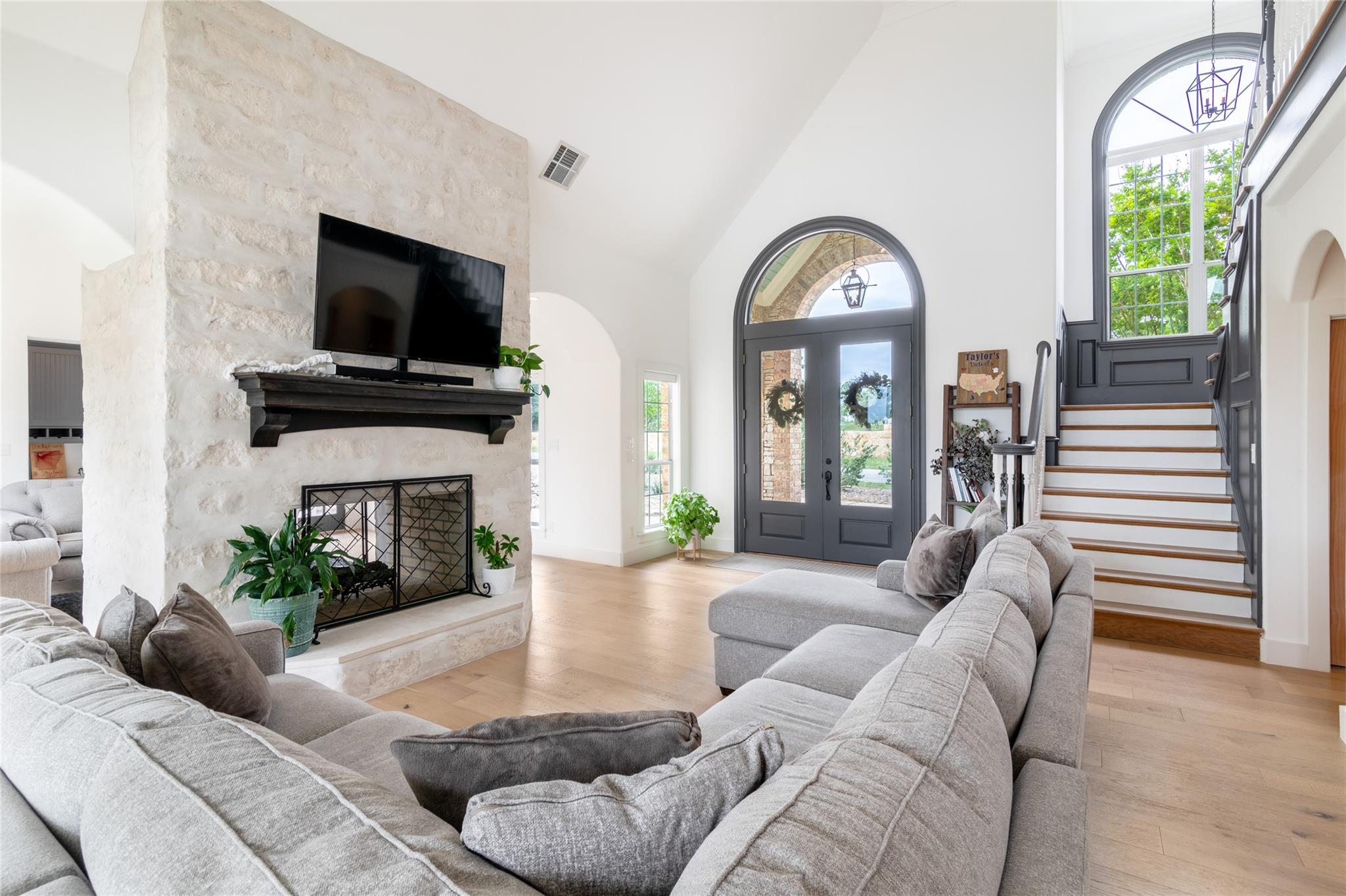 31 W VALLEY SPRINGS Rd, Wimberley, TX 78676