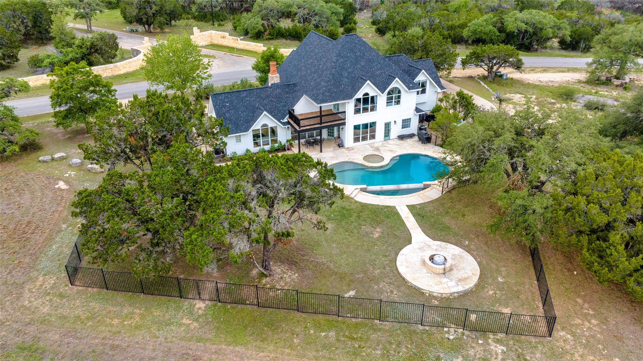 31 W VALLEY SPRINGS Rd, Wimberley, TX 78676
