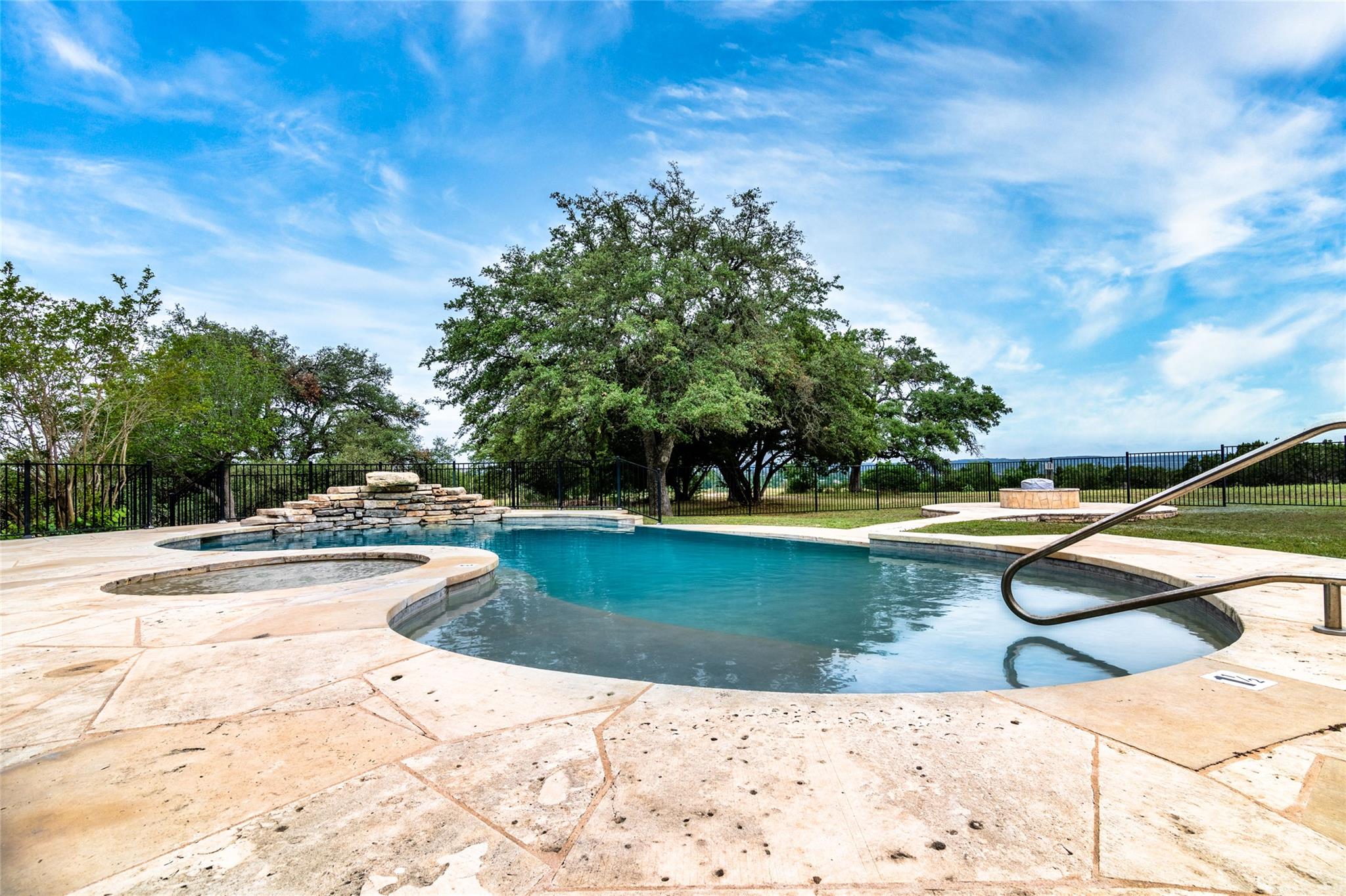 31 W VALLEY SPRINGS Rd, Wimberley, TX 78676