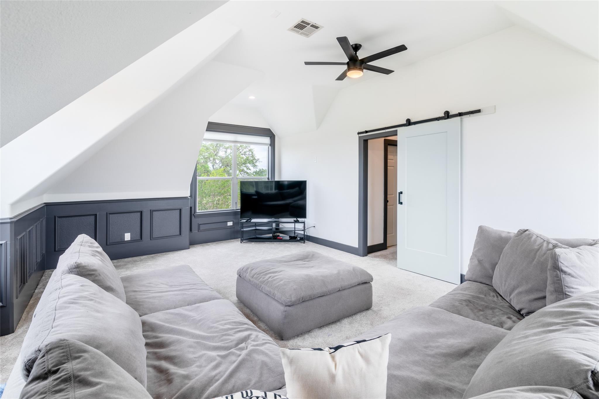 31 W VALLEY SPRINGS Rd, Wimberley, TX 78676