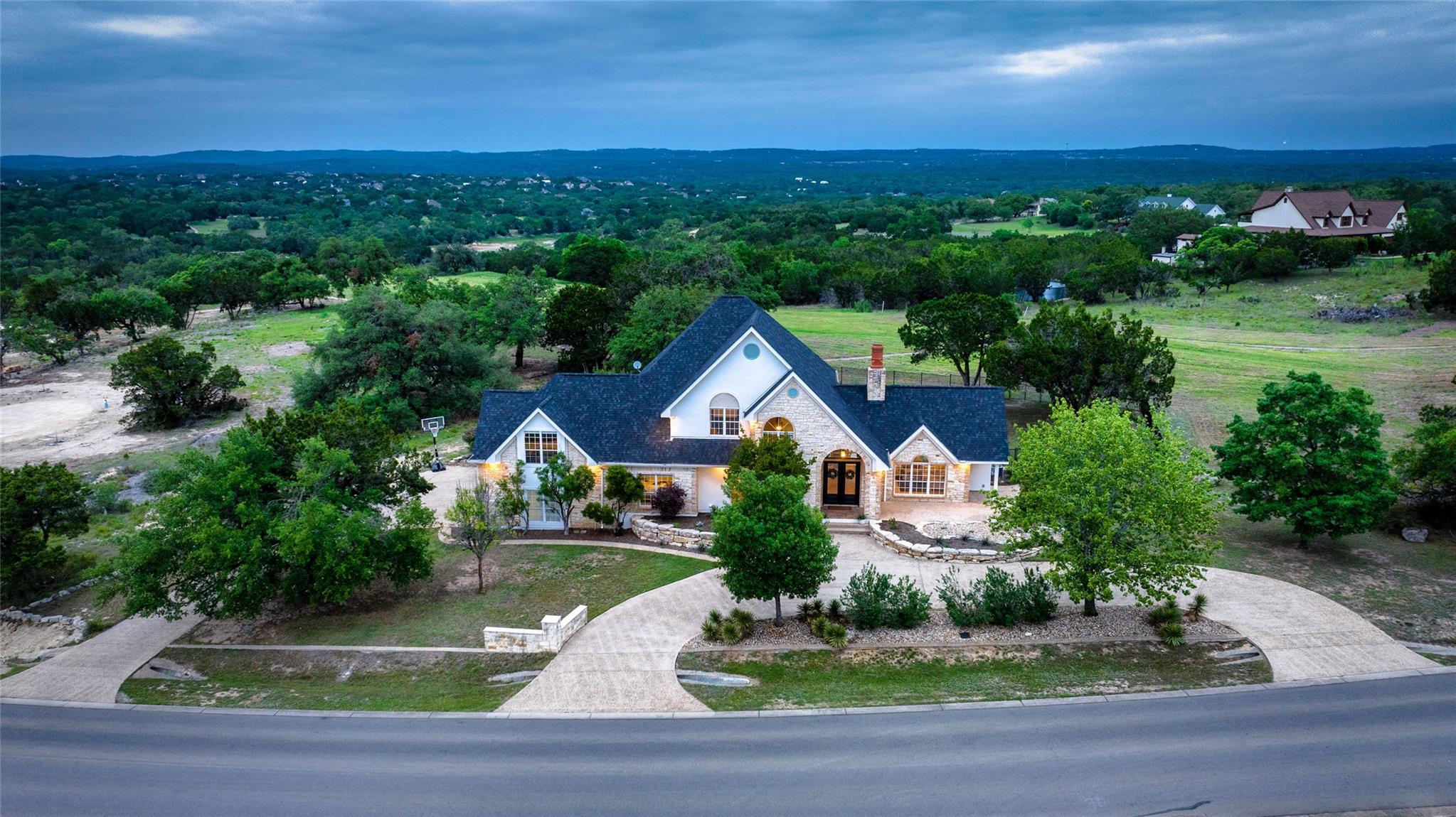 31 W VALLEY SPRINGS Rd, Wimberley, TX 78676
