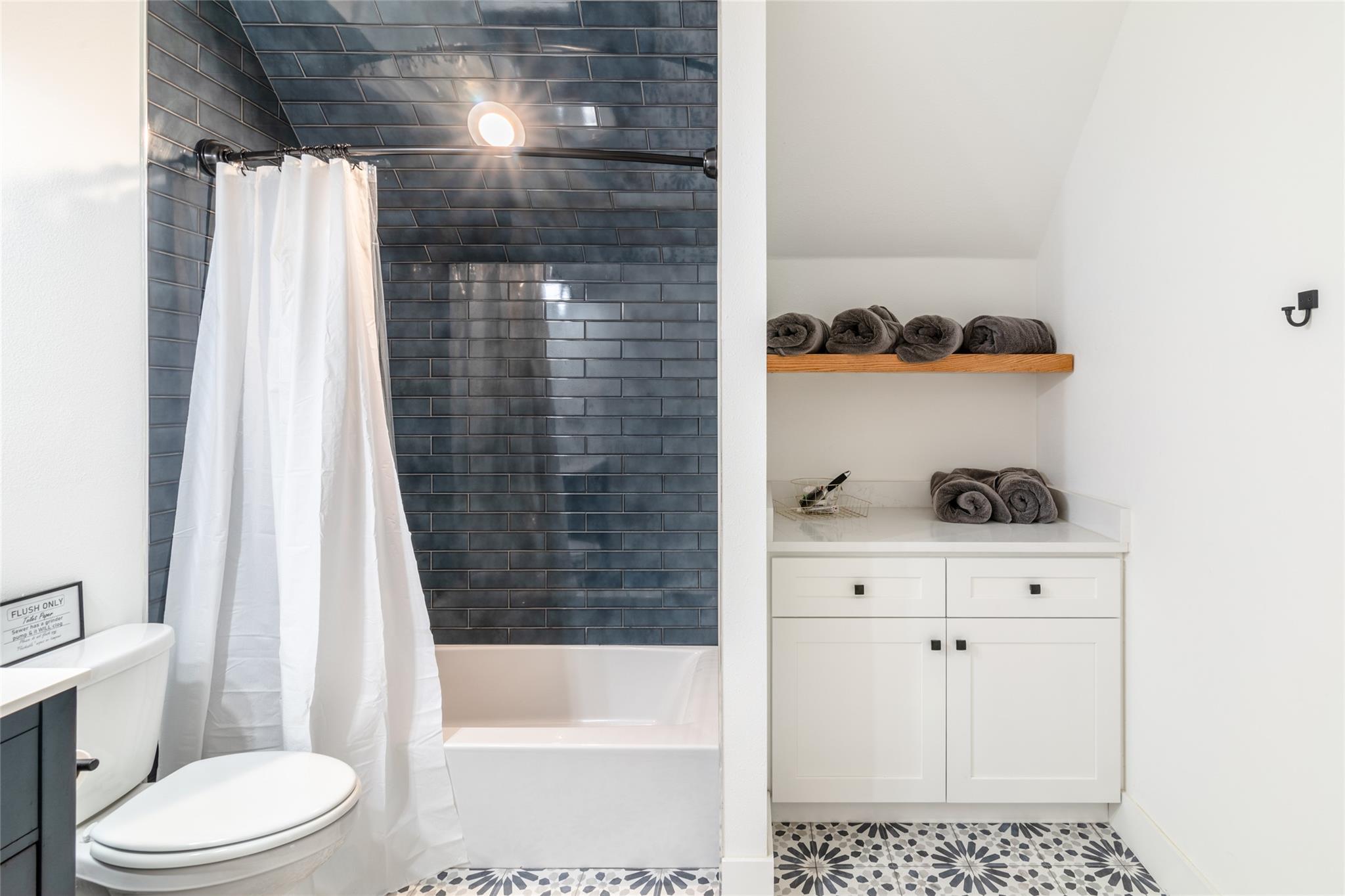 31 W VALLEY SPRINGS Rd, Wimberley, TX 78676