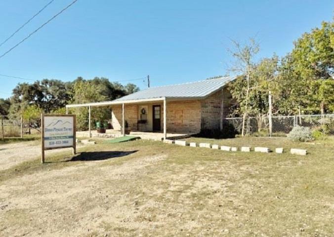 11 Main St, Blanco, TX 78606
