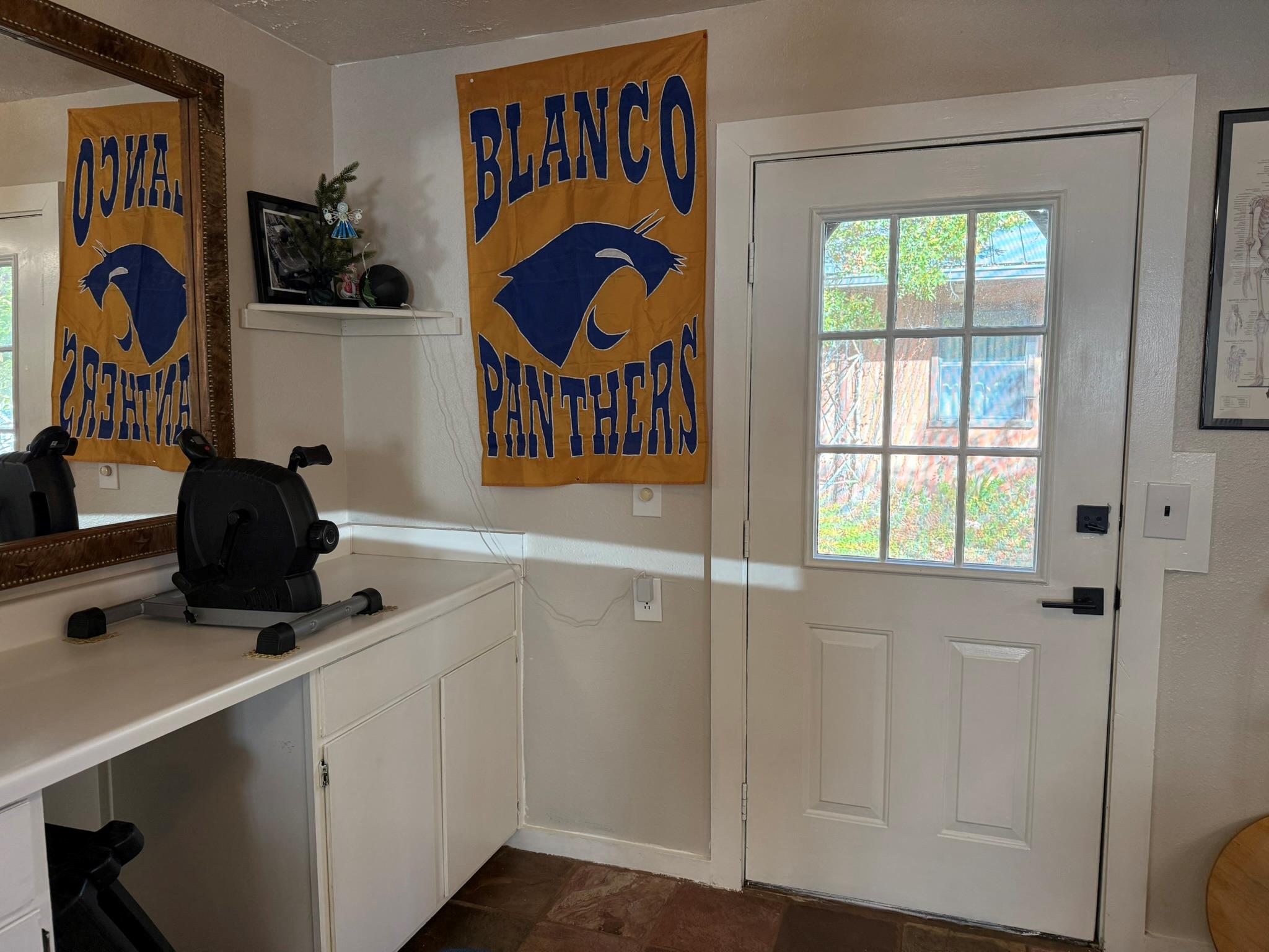 11 Main St, Blanco, TX 78606