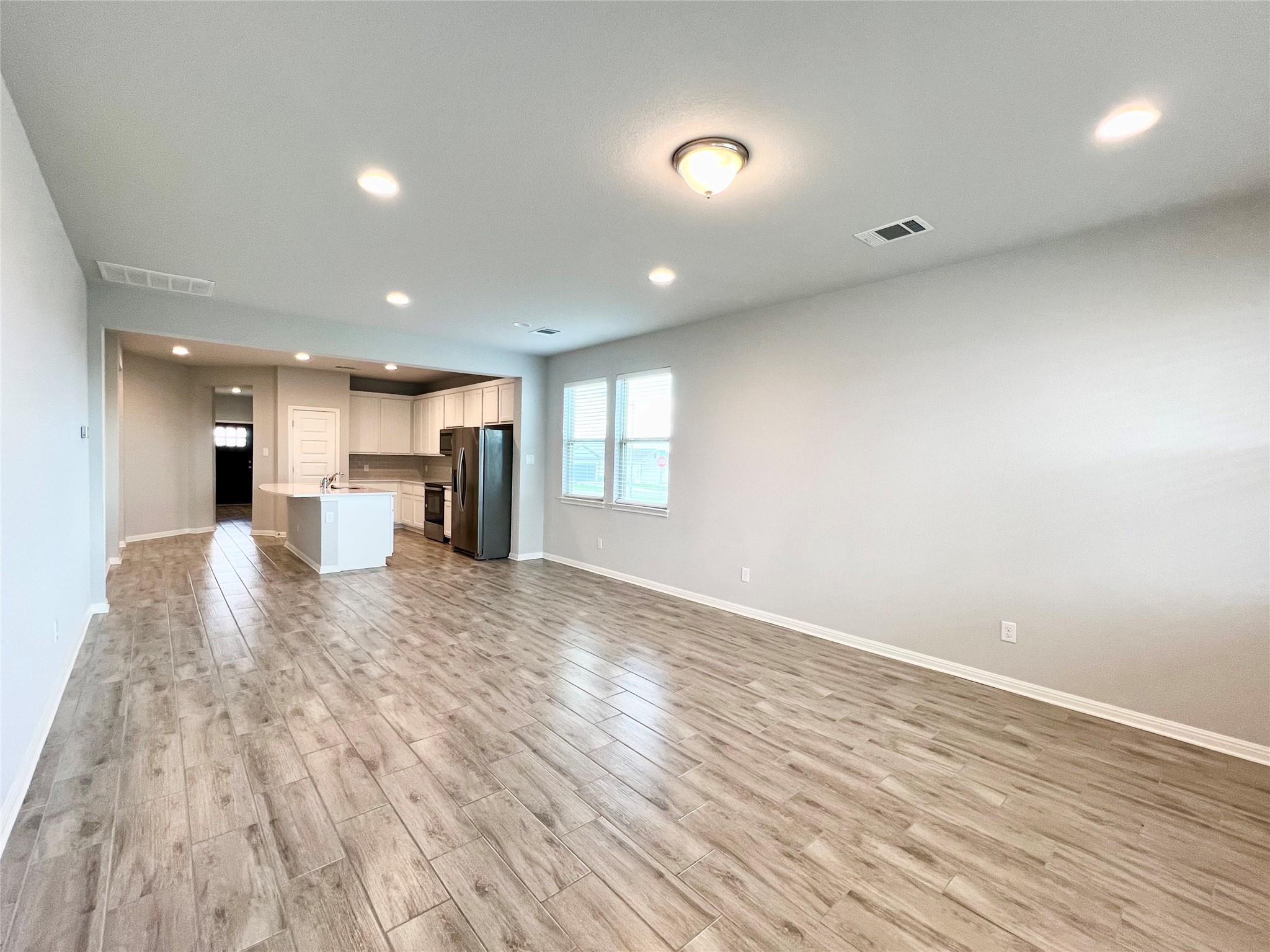 256 Wild Wind Trl, Jarrell, TX 76537