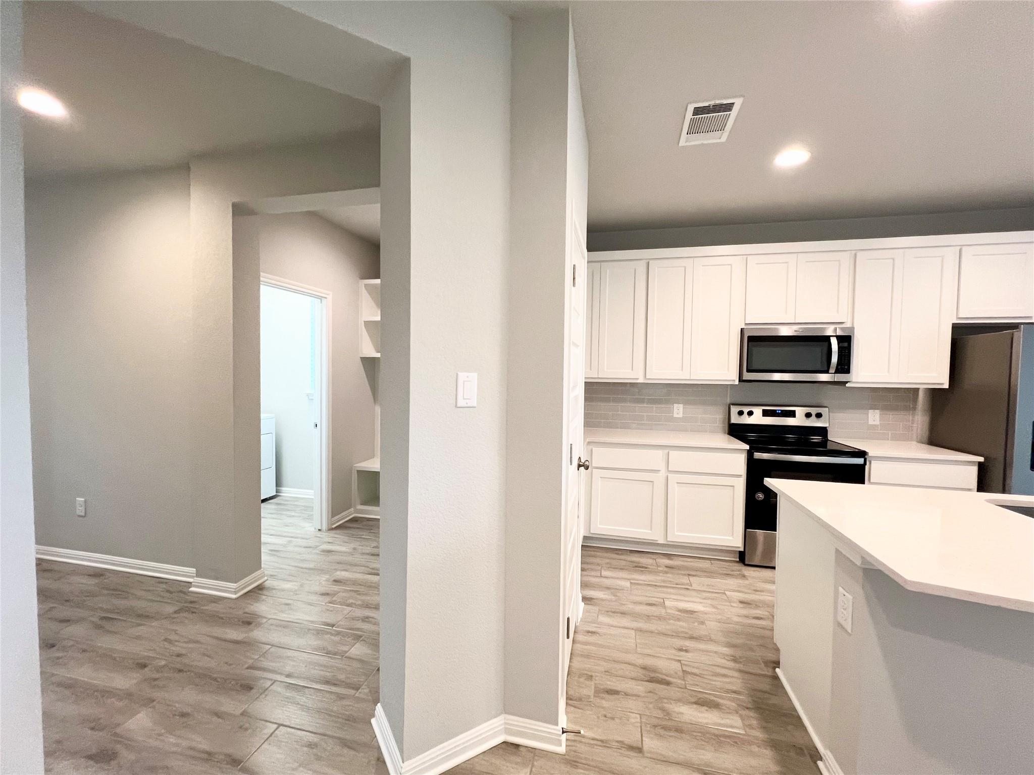 256 Wild Wind Trl, Jarrell, TX 76537